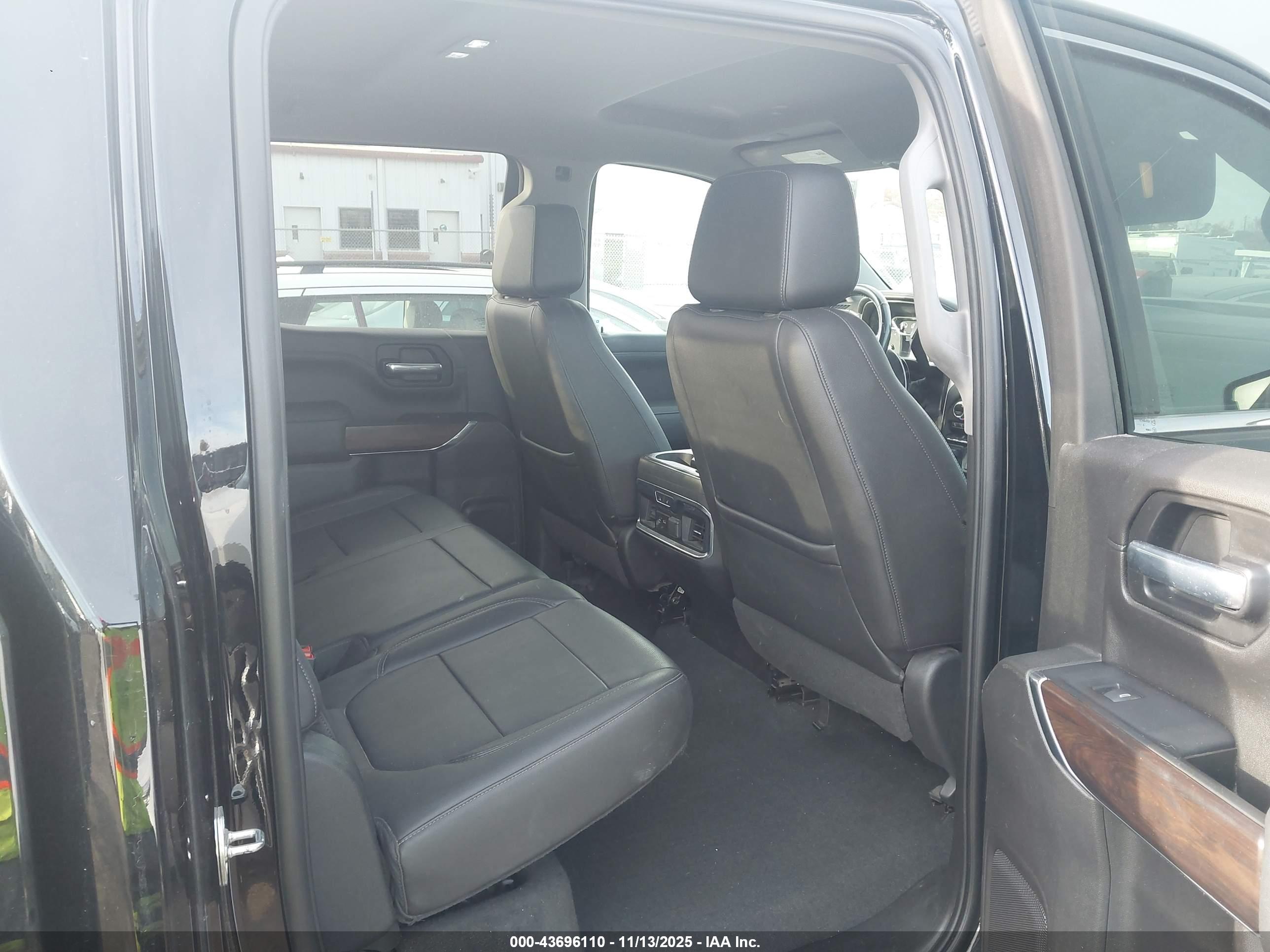 GMC SIERRA image 8
