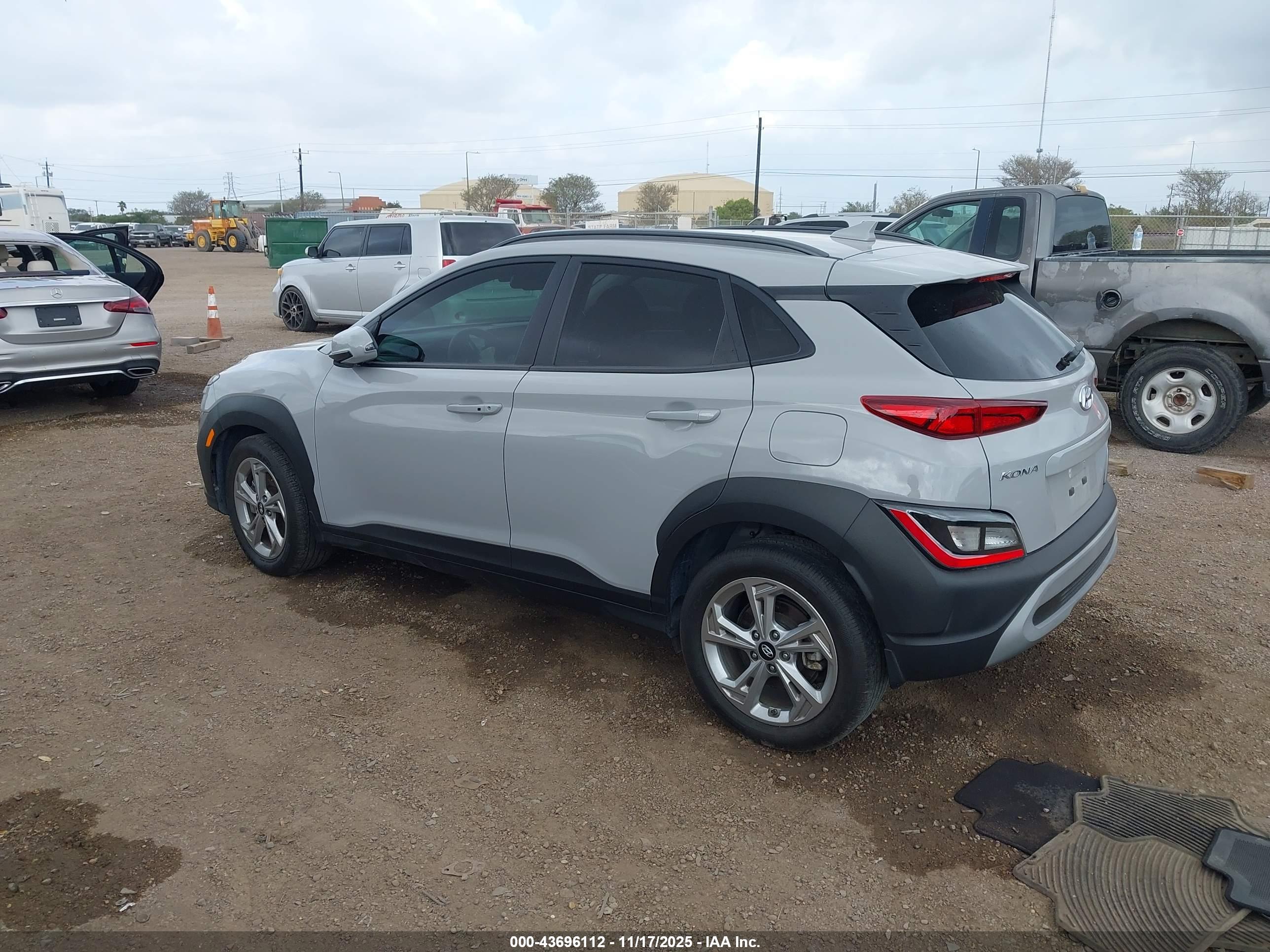 HYUNDAI KONA image 3