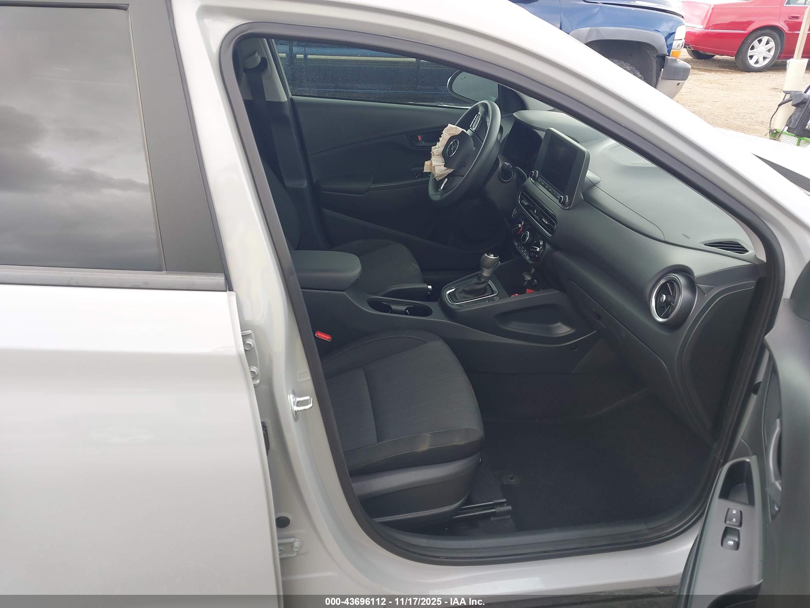 HYUNDAI KONA image 5