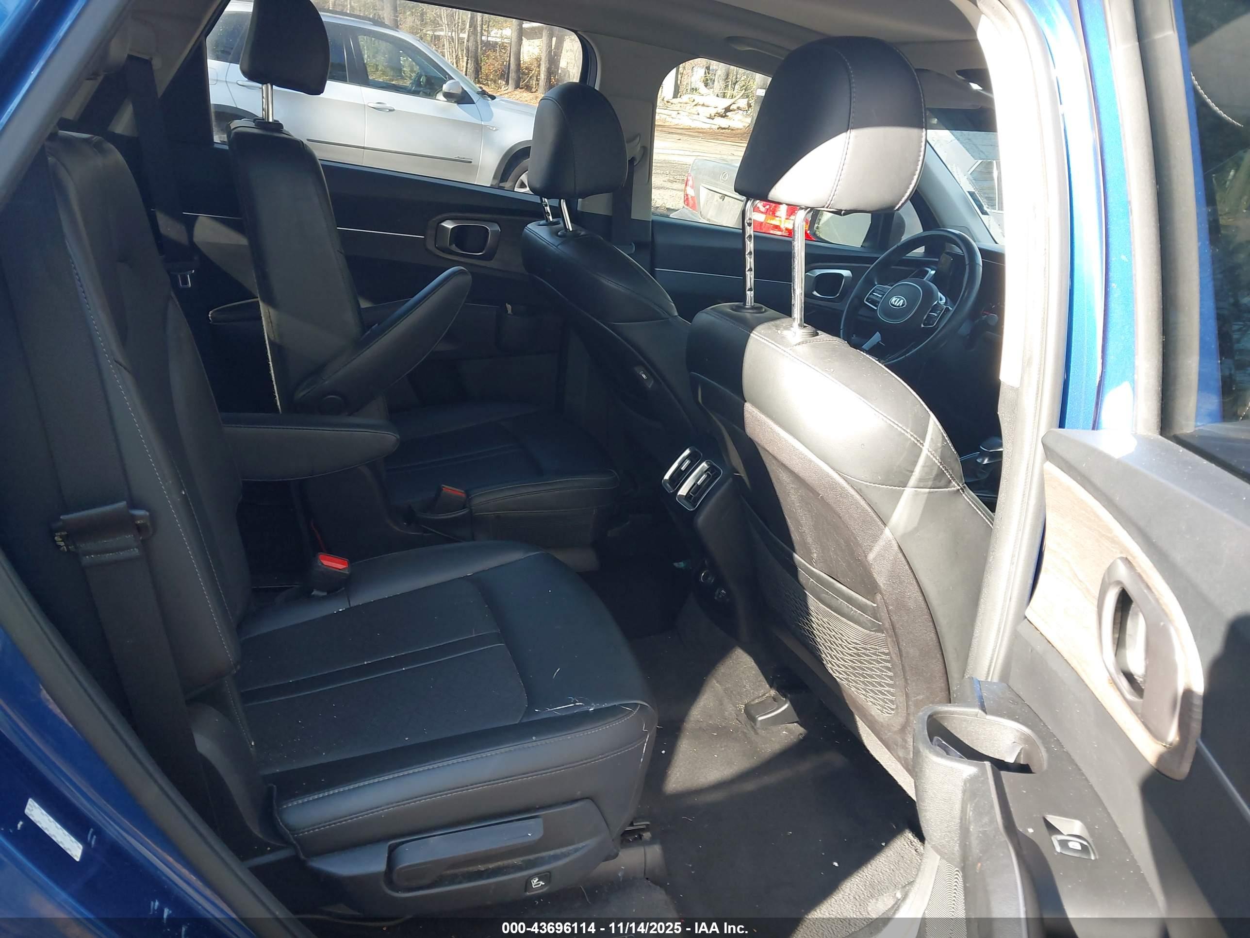 KIA SORENTO image 8