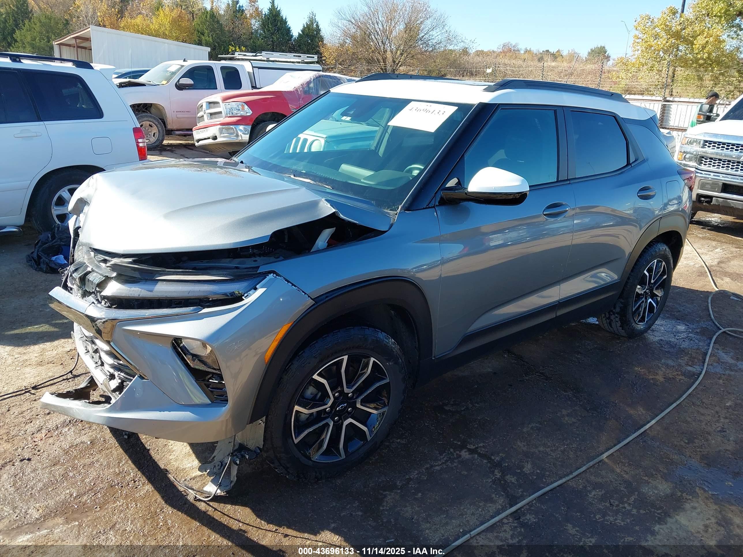 CHEVROLET TRAILBLAZER image 2