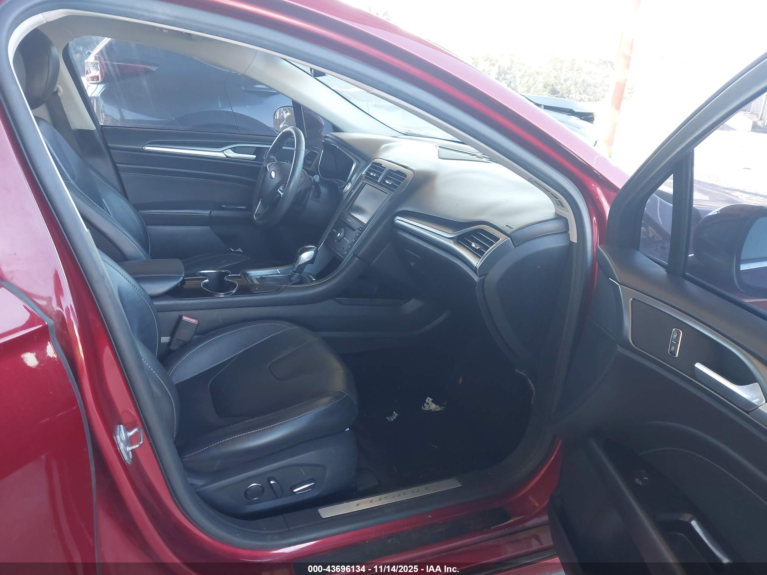 FORD FUSION image 5