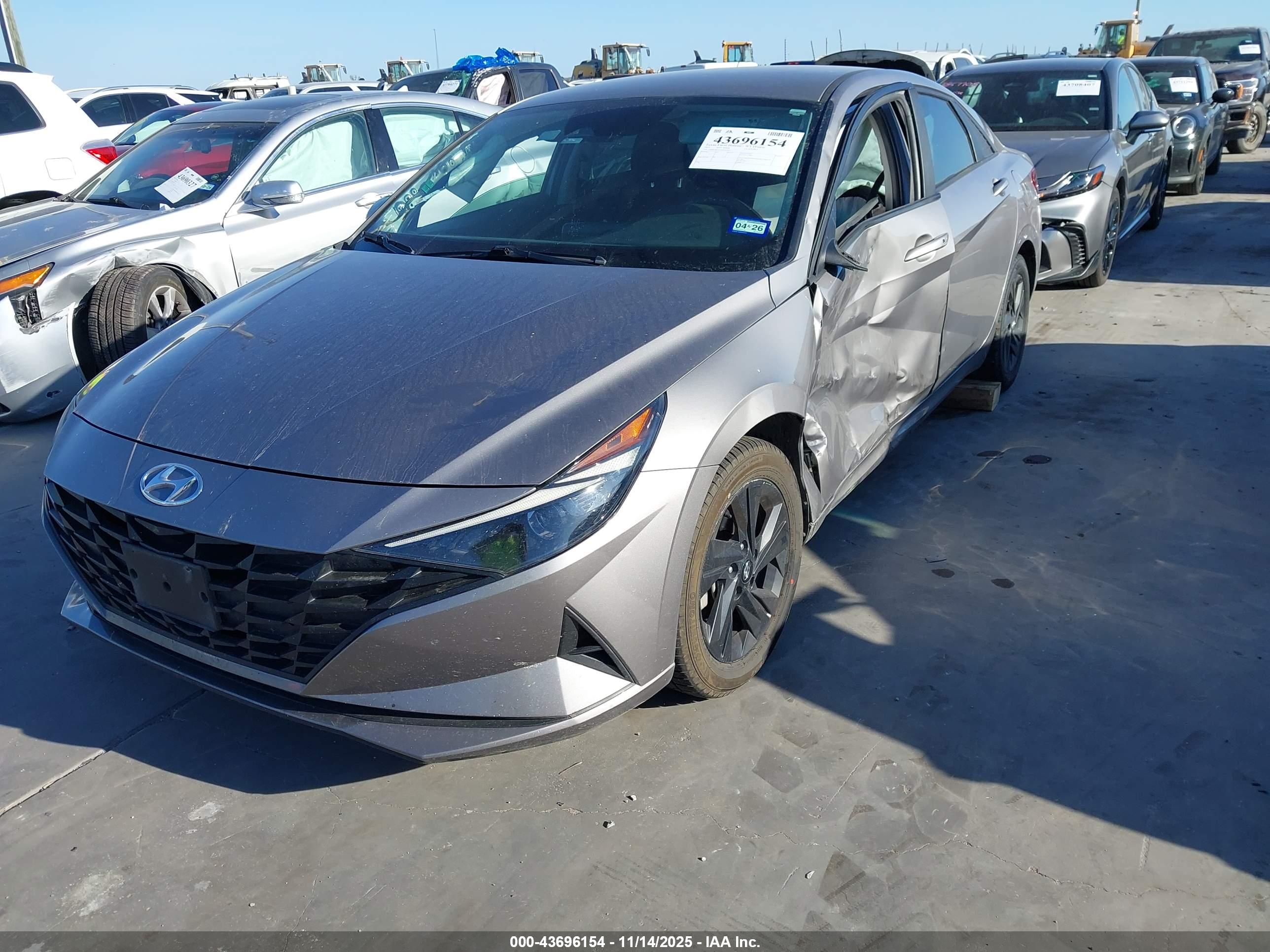 HYUNDAI ELANTRA image 2