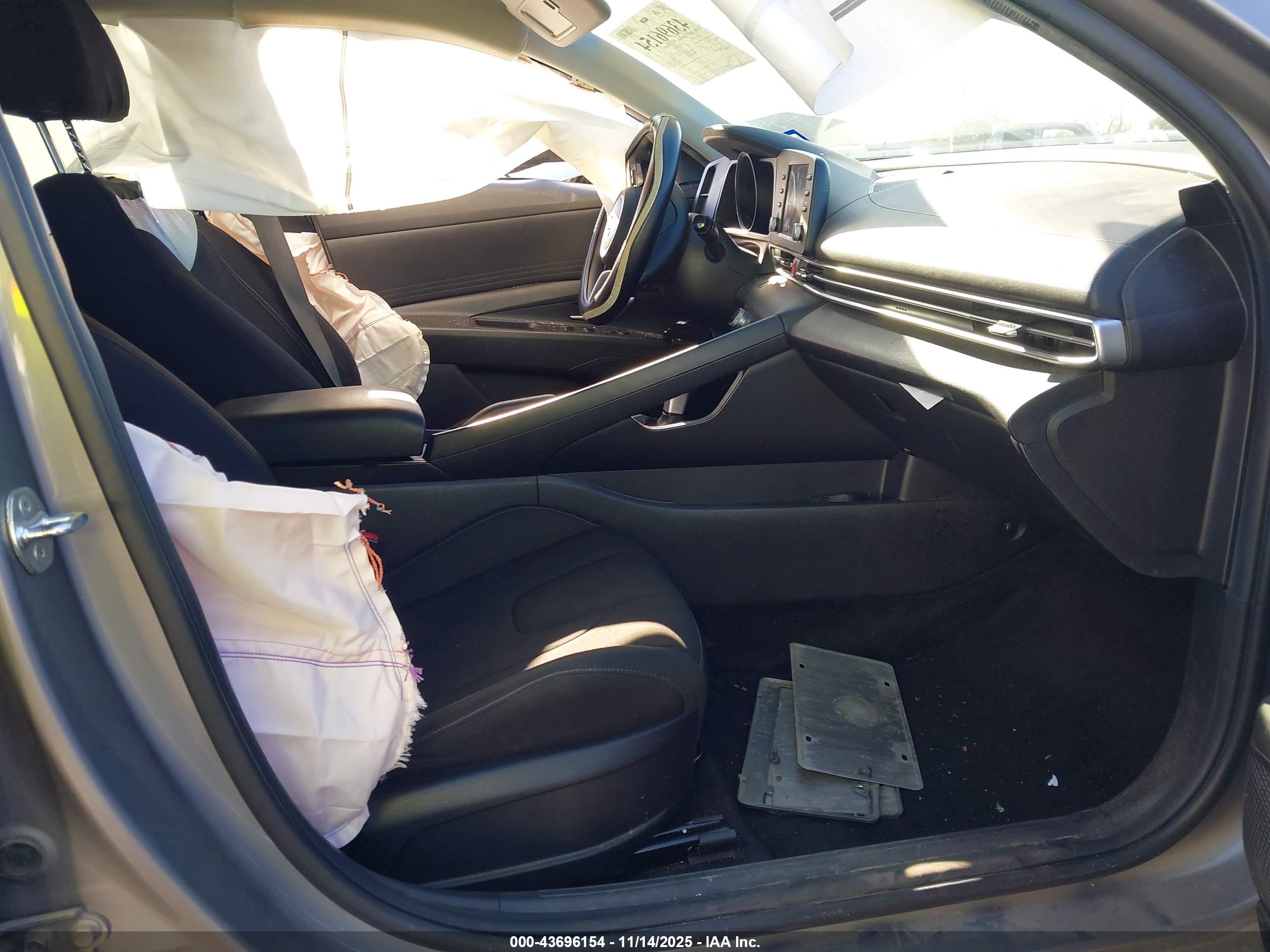 HYUNDAI ELANTRA image 5