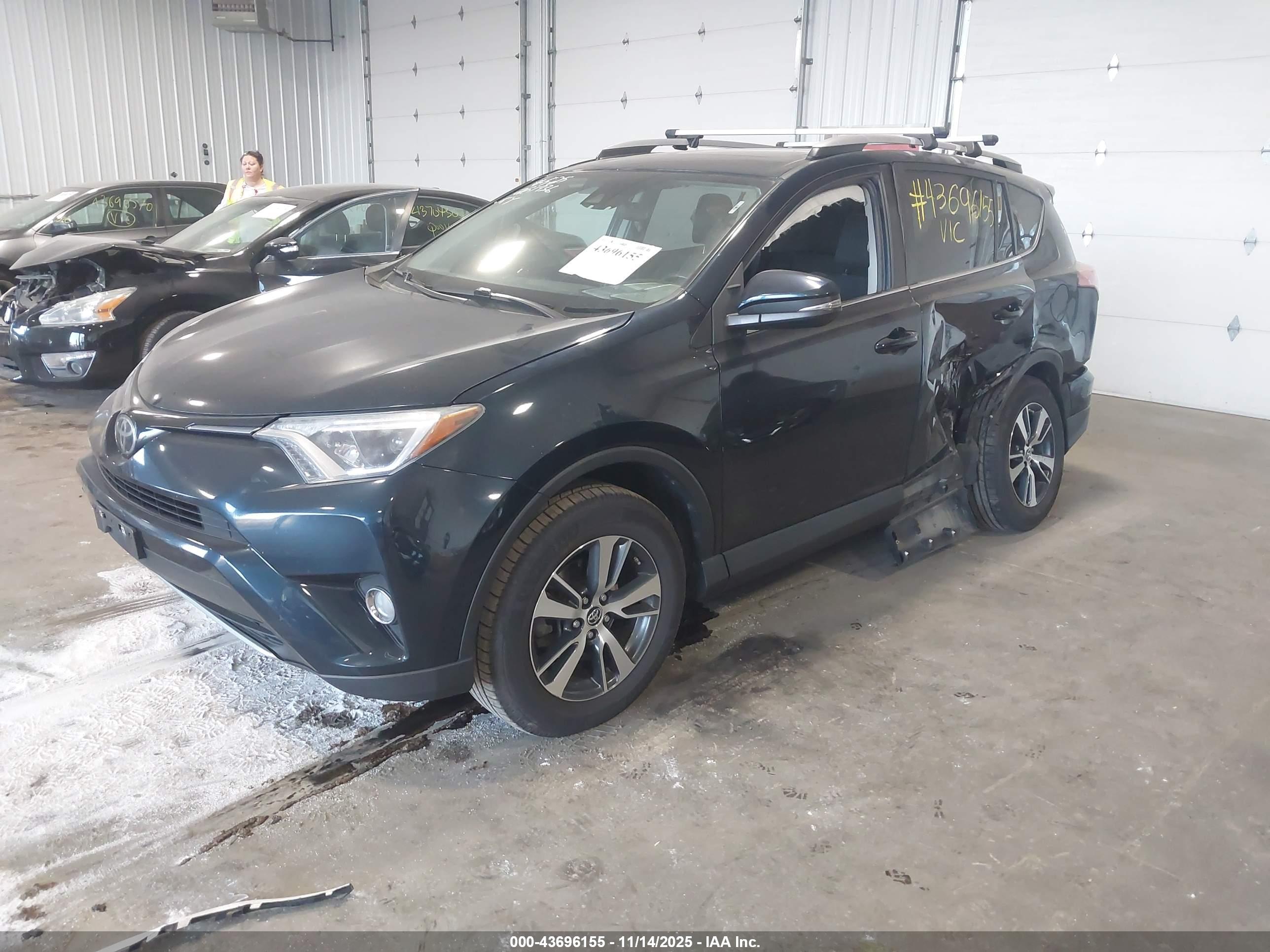 TOYOTA RAV4 image 2
