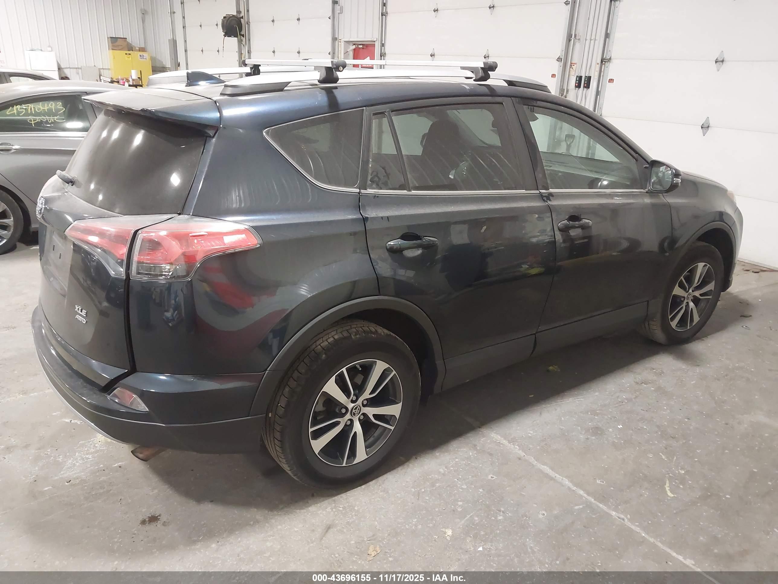 TOYOTA RAV4 image 4