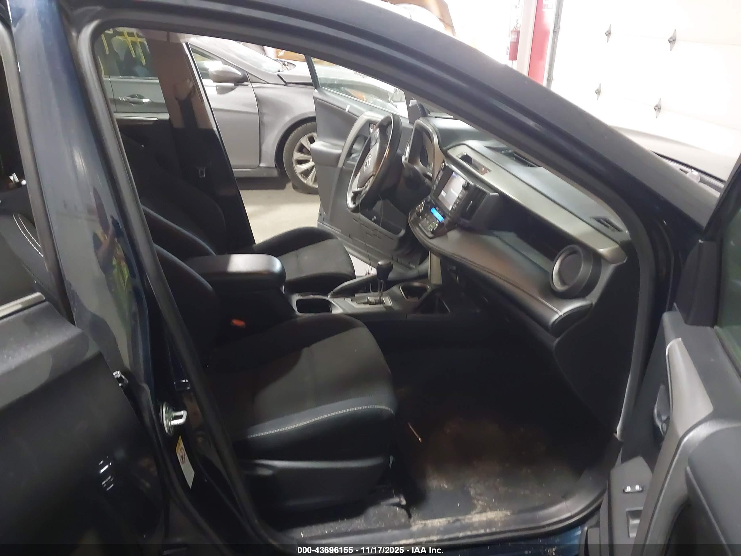 TOYOTA RAV4 image 5