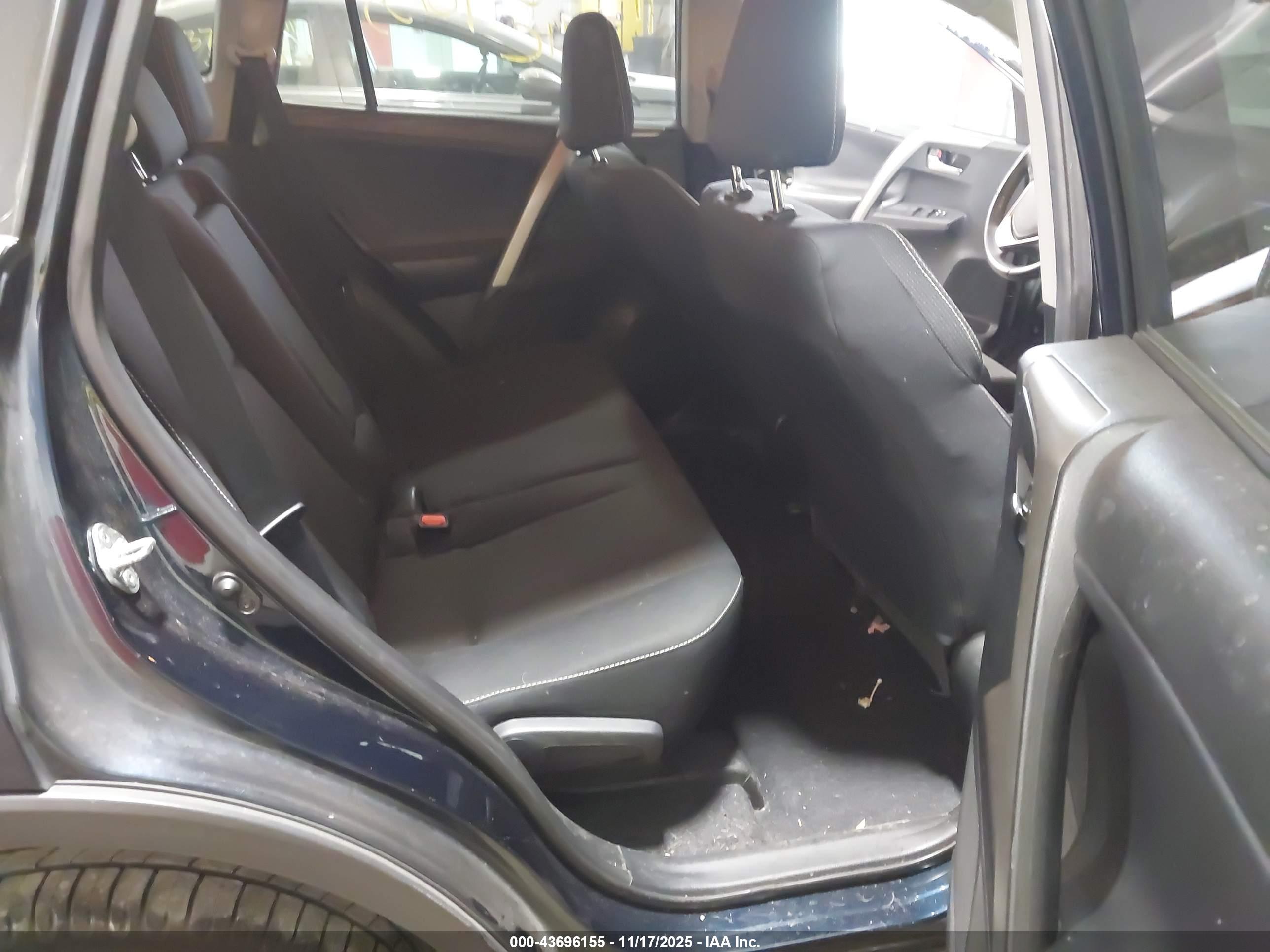 TOYOTA RAV4 image 8