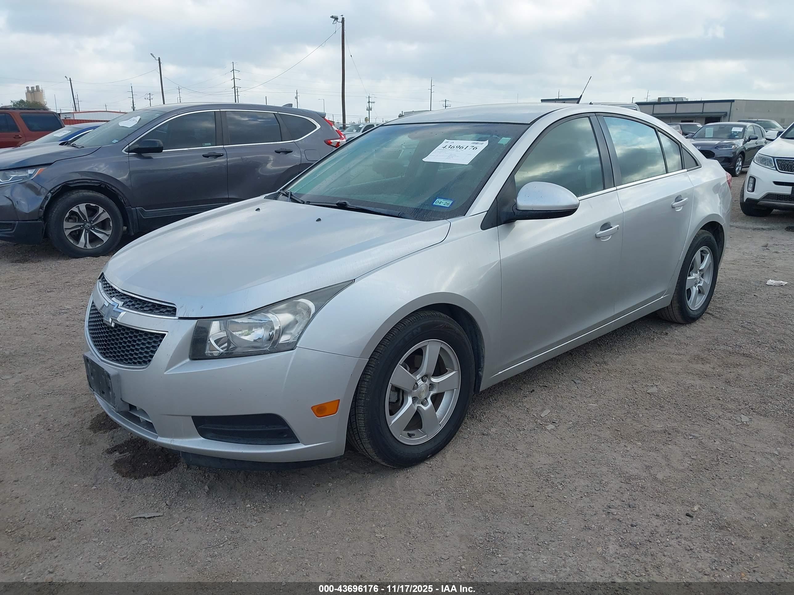 CHEVROLET CRUZE image 2