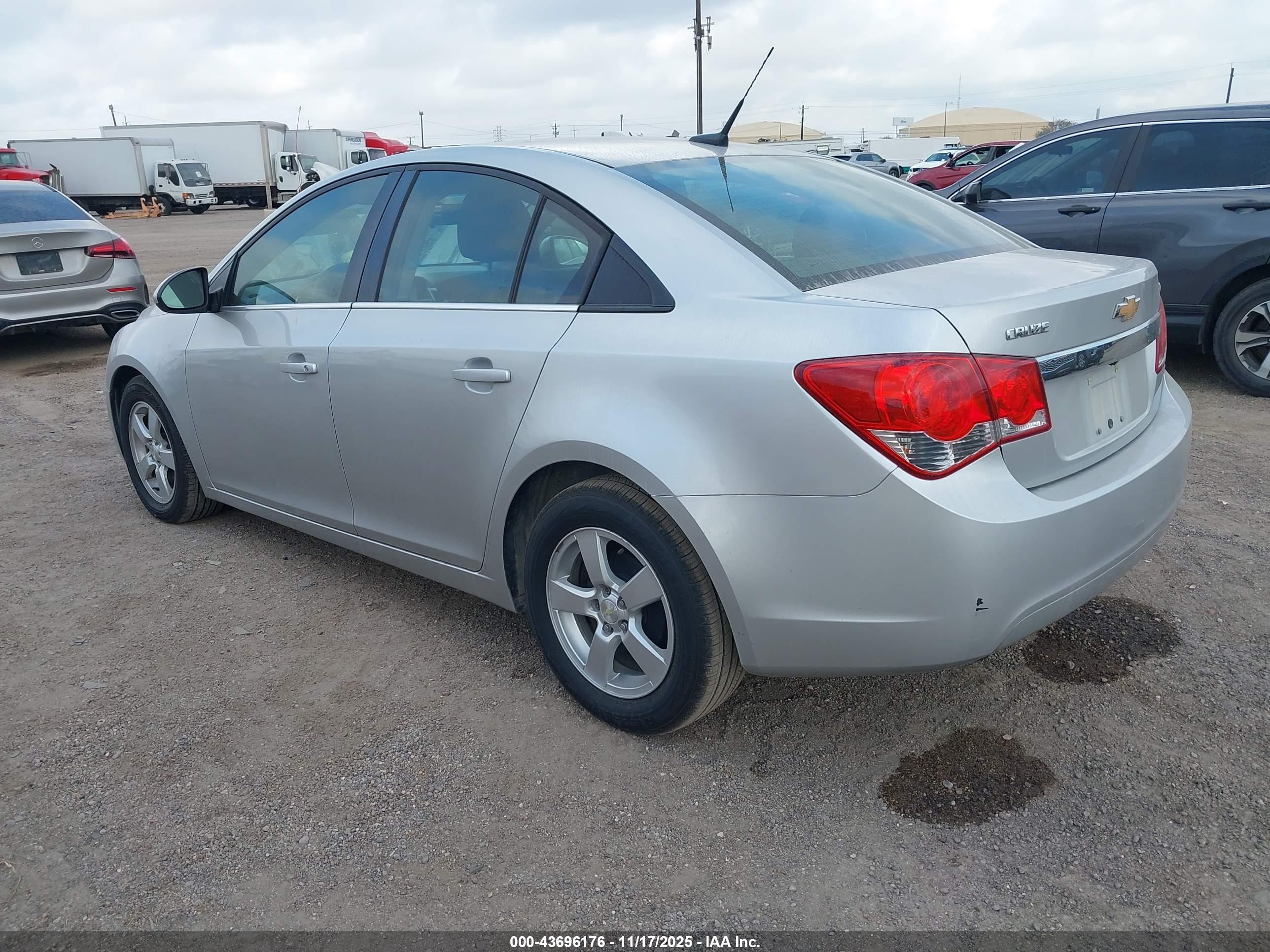 CHEVROLET CRUZE image 3