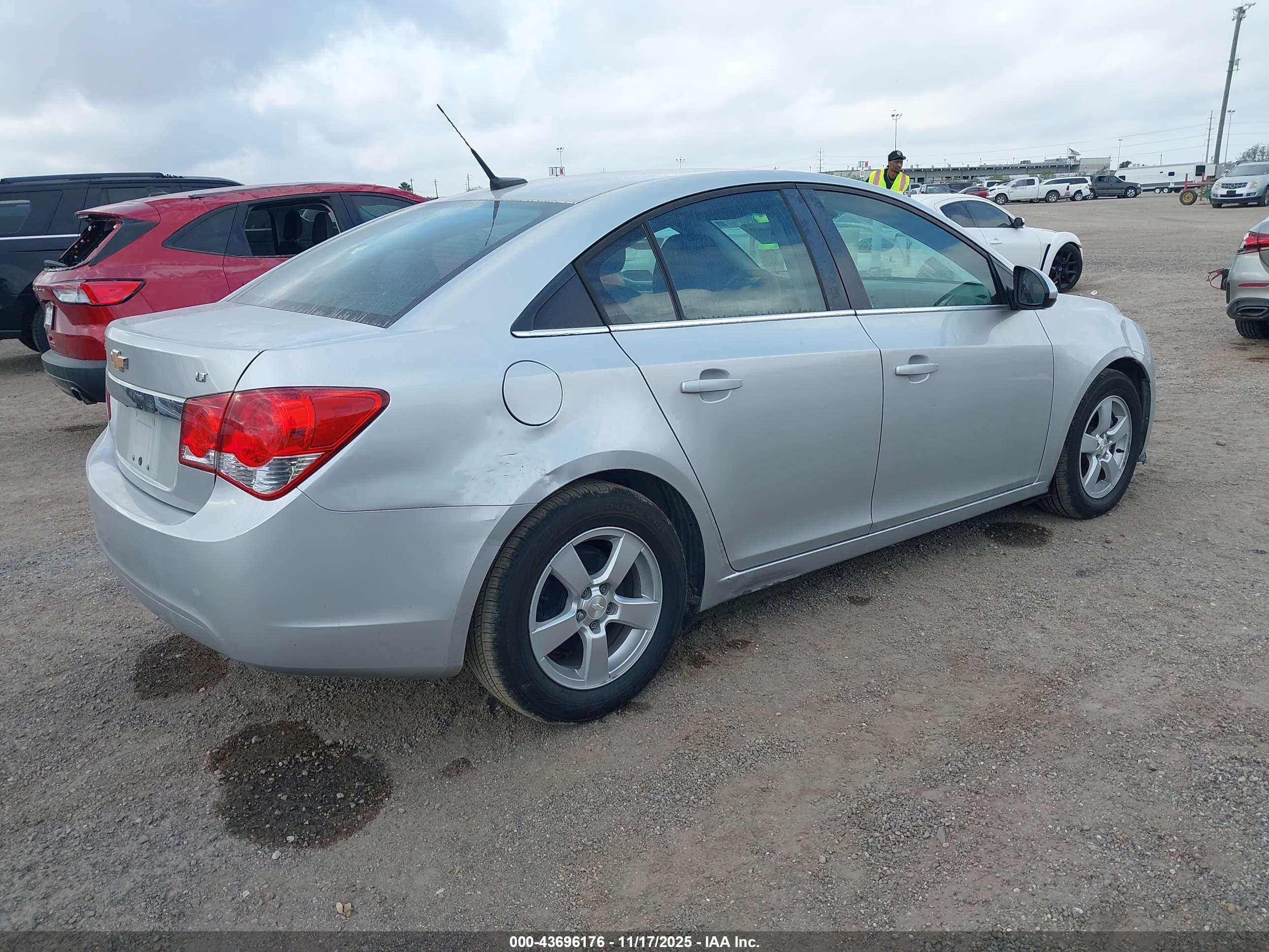 CHEVROLET CRUZE image 4