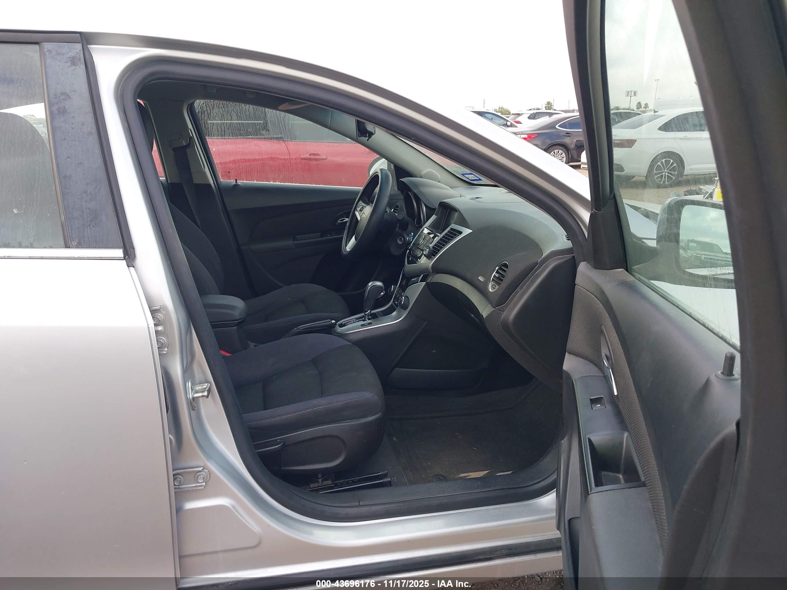 CHEVROLET CRUZE image 5