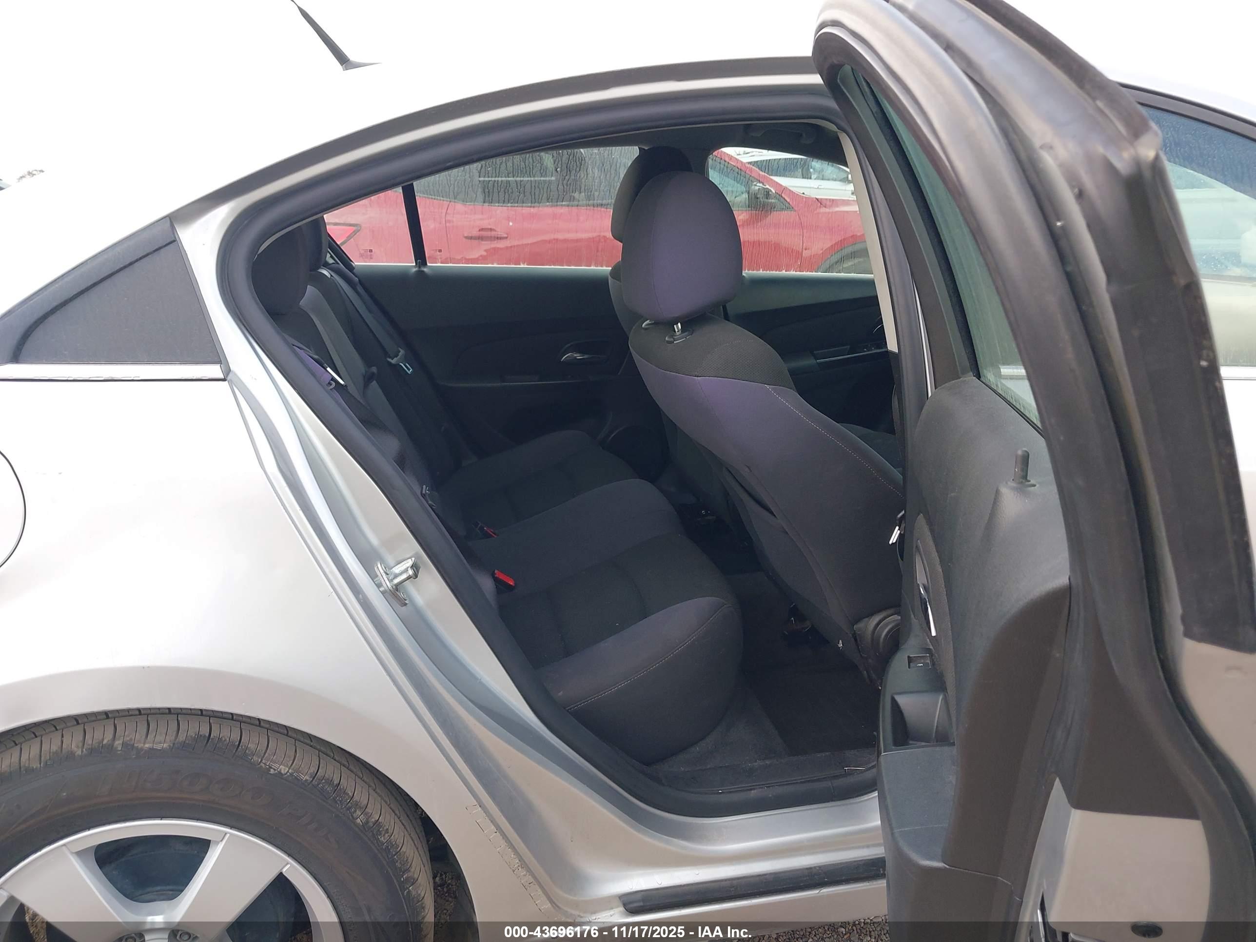 CHEVROLET CRUZE image 8