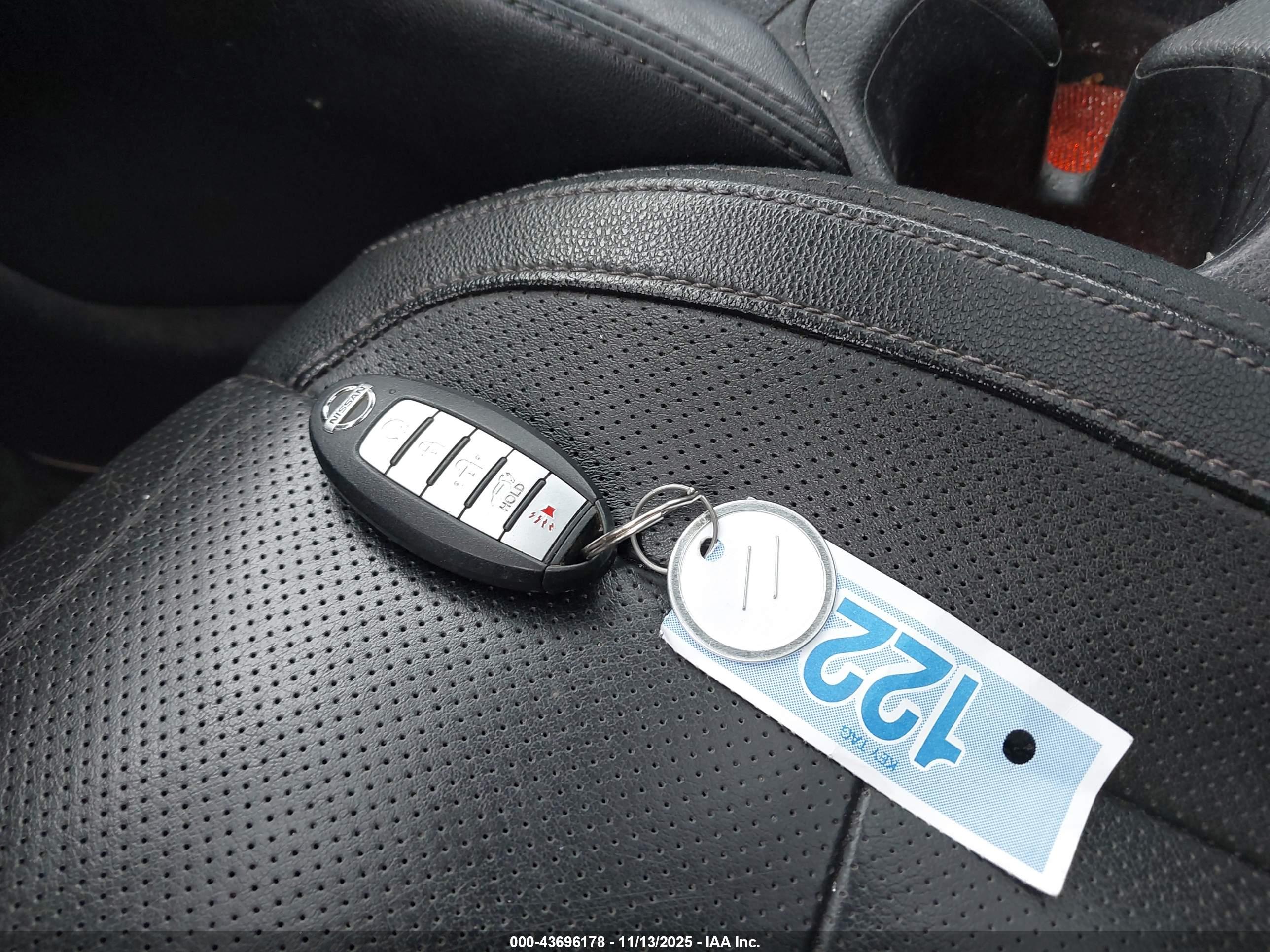 NISSAN ROGUE image 11