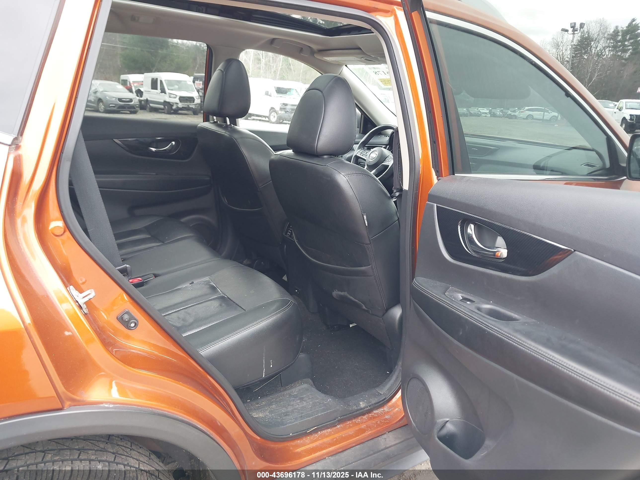 NISSAN ROGUE image 8