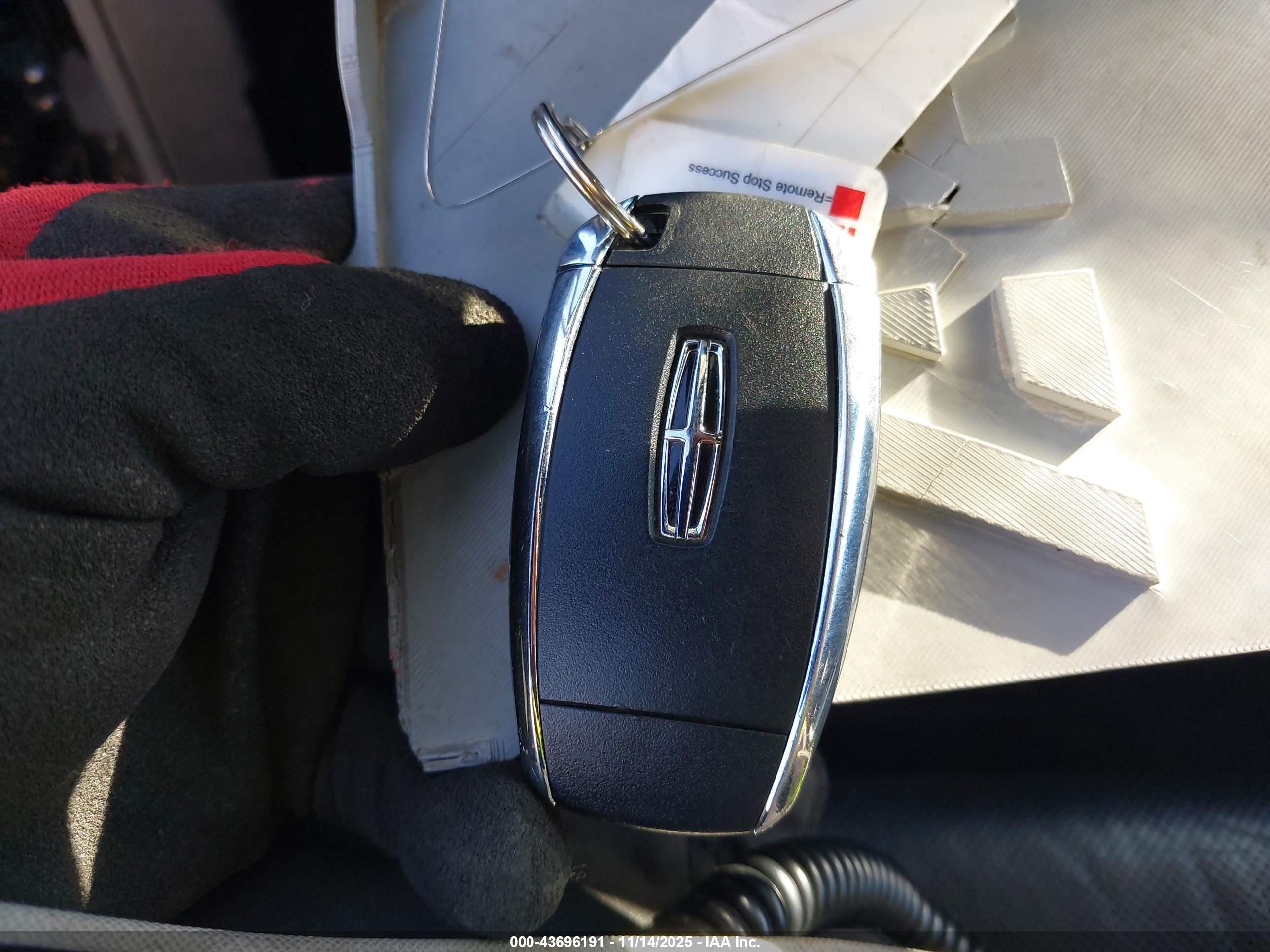 LINCOLN MKC image 11