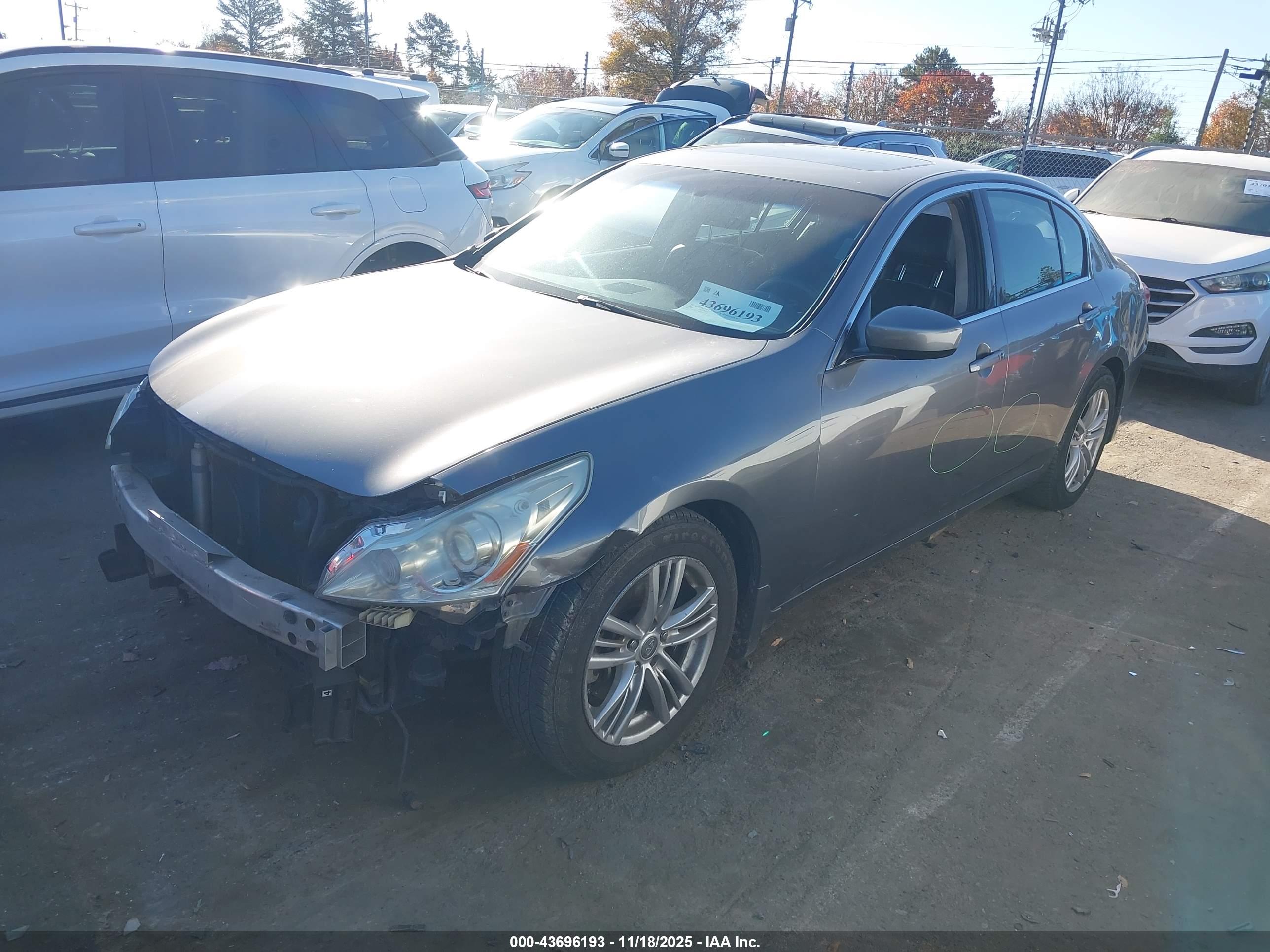 INFINITI G37 image 2