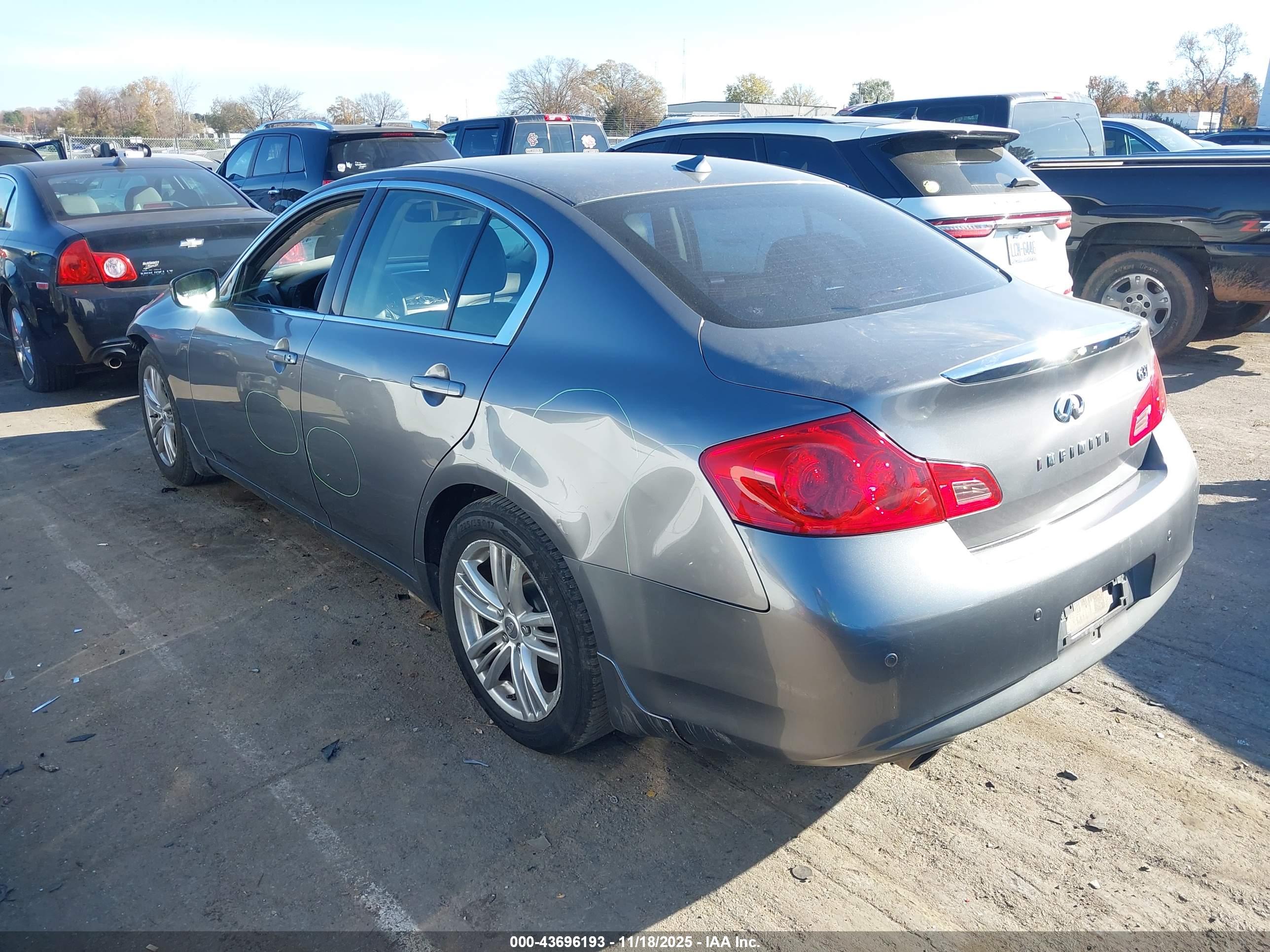 INFINITI G37 image 3