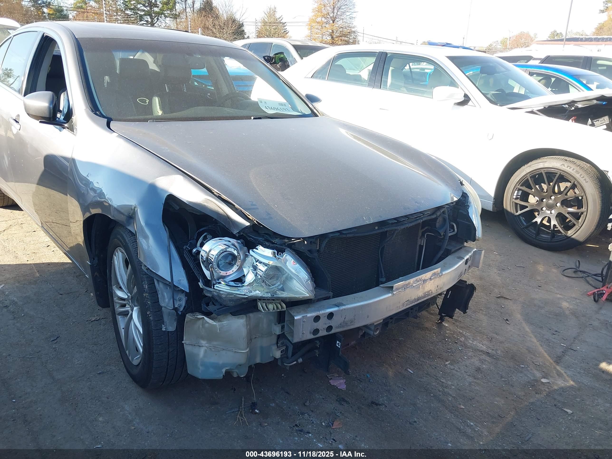 INFINITI G37 image 6