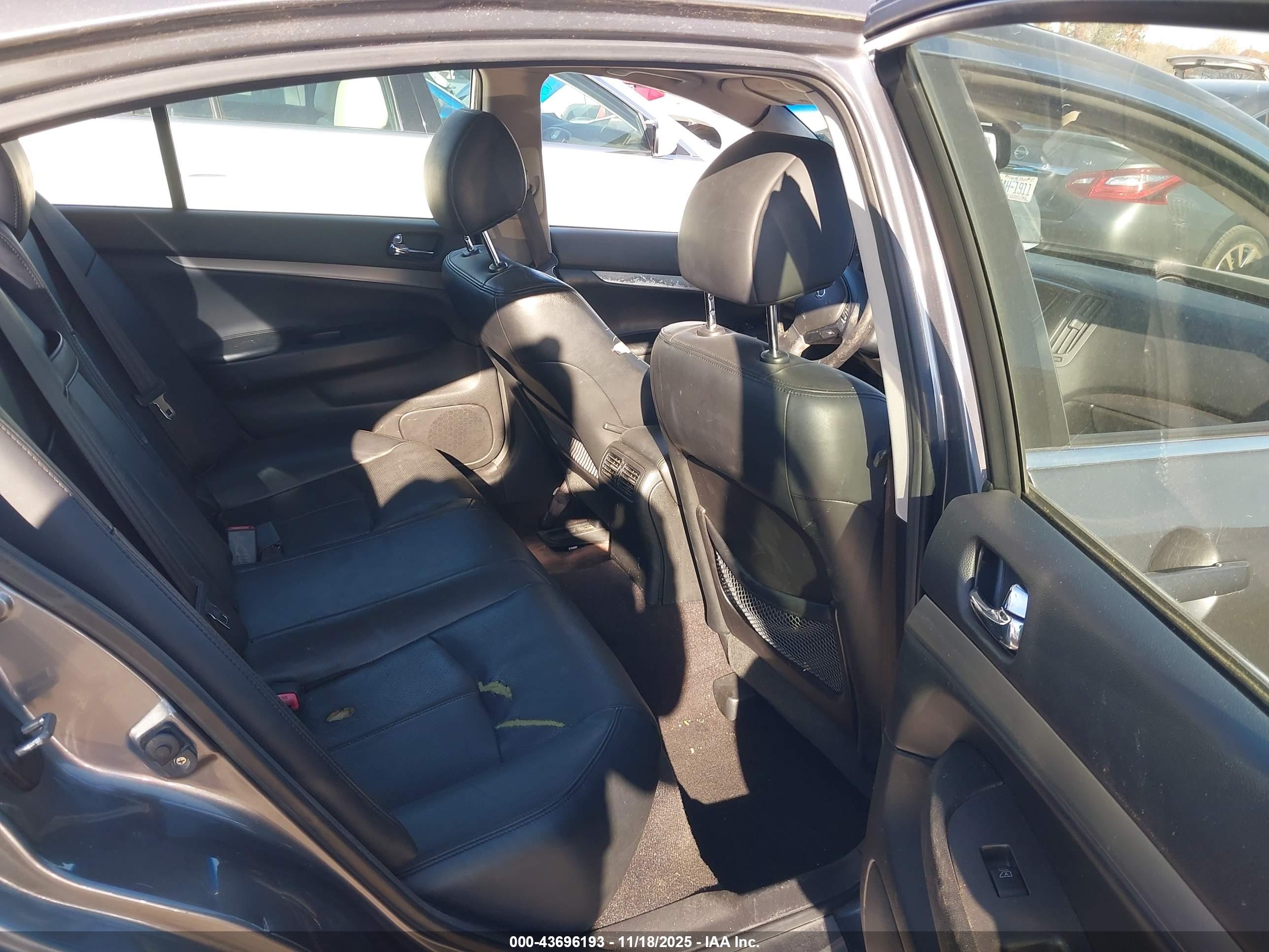 INFINITI G37 image 8