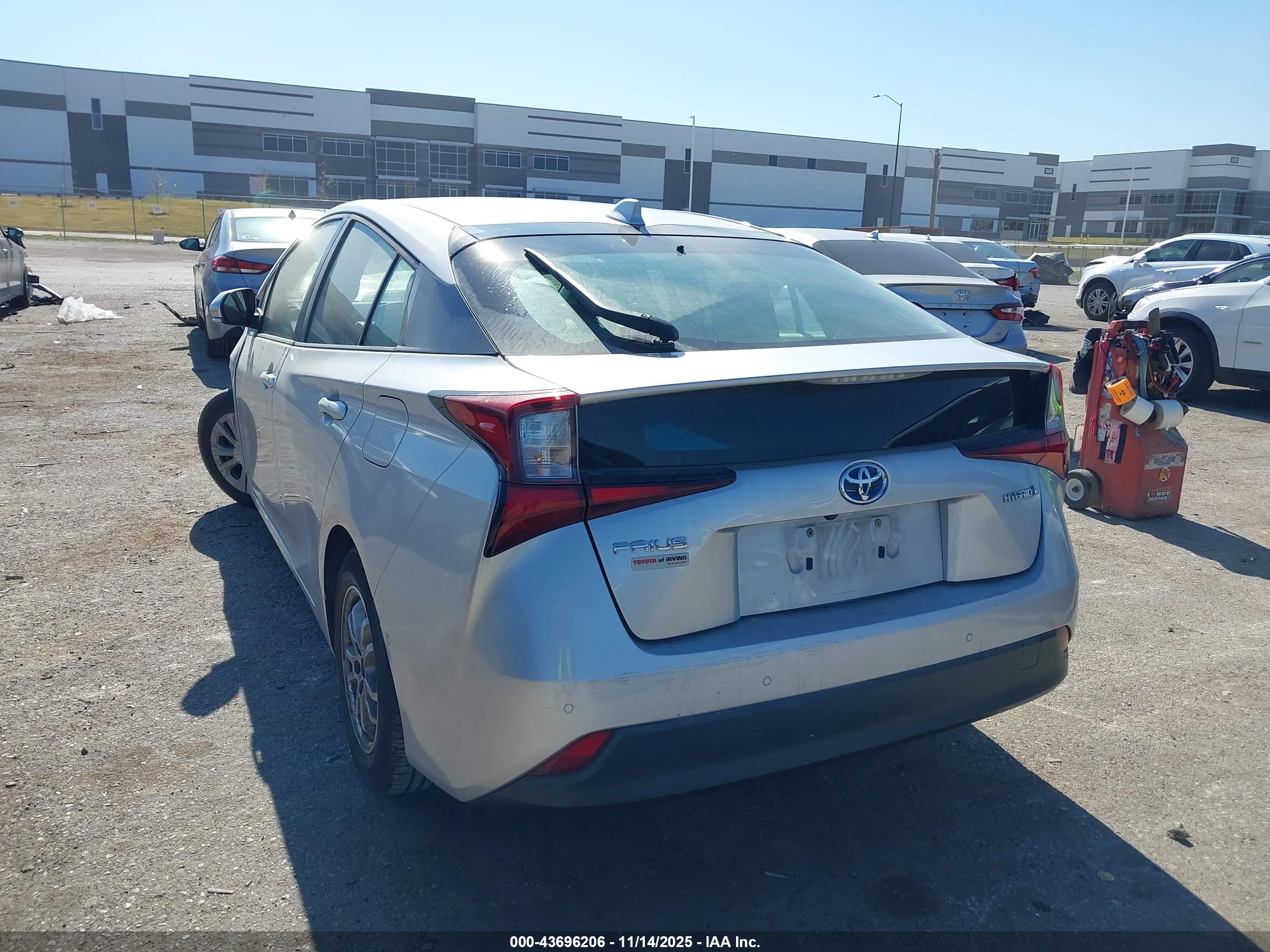 TOYOTA PRIUS image 3