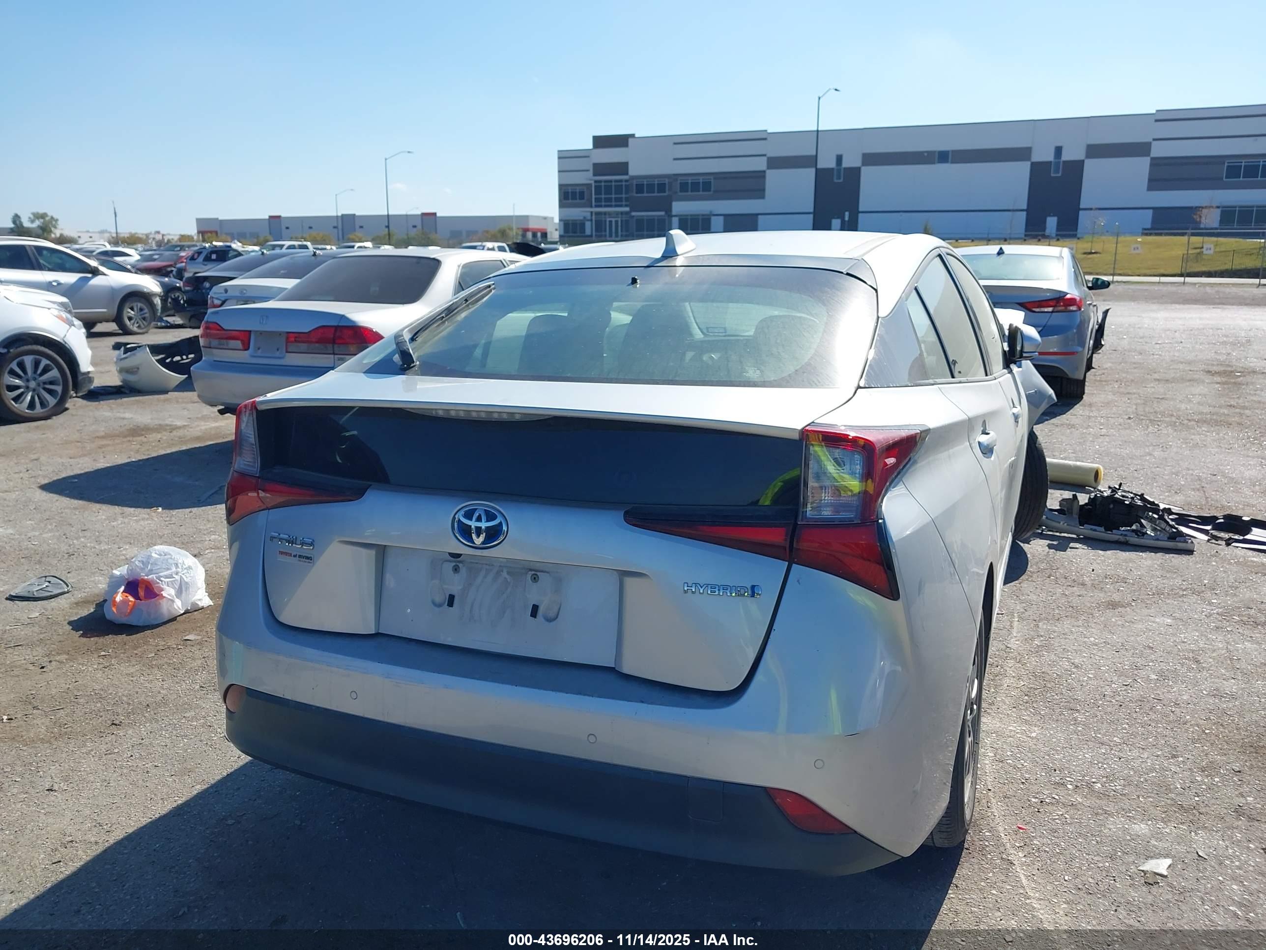TOYOTA PRIUS image 4