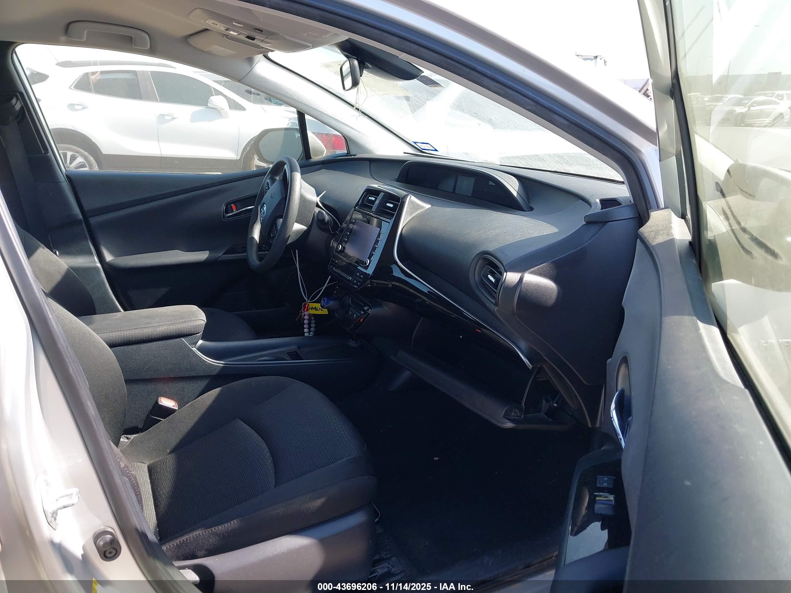TOYOTA PRIUS image 5