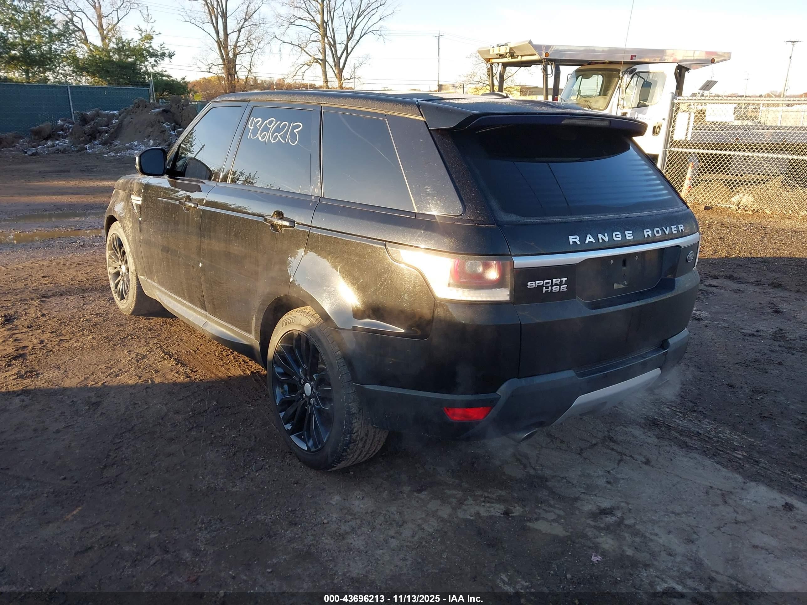 LAND ROVER image 3