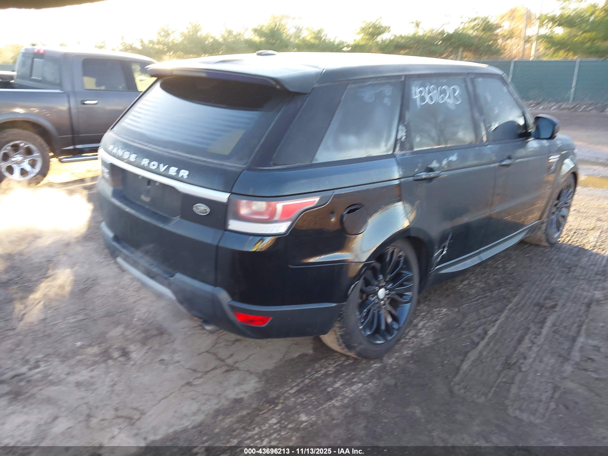 LAND ROVER image 4