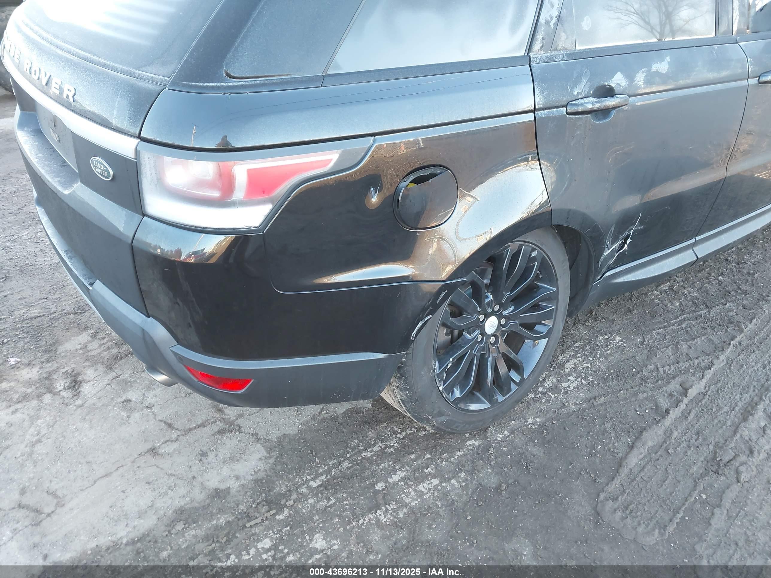 LAND ROVER image 6