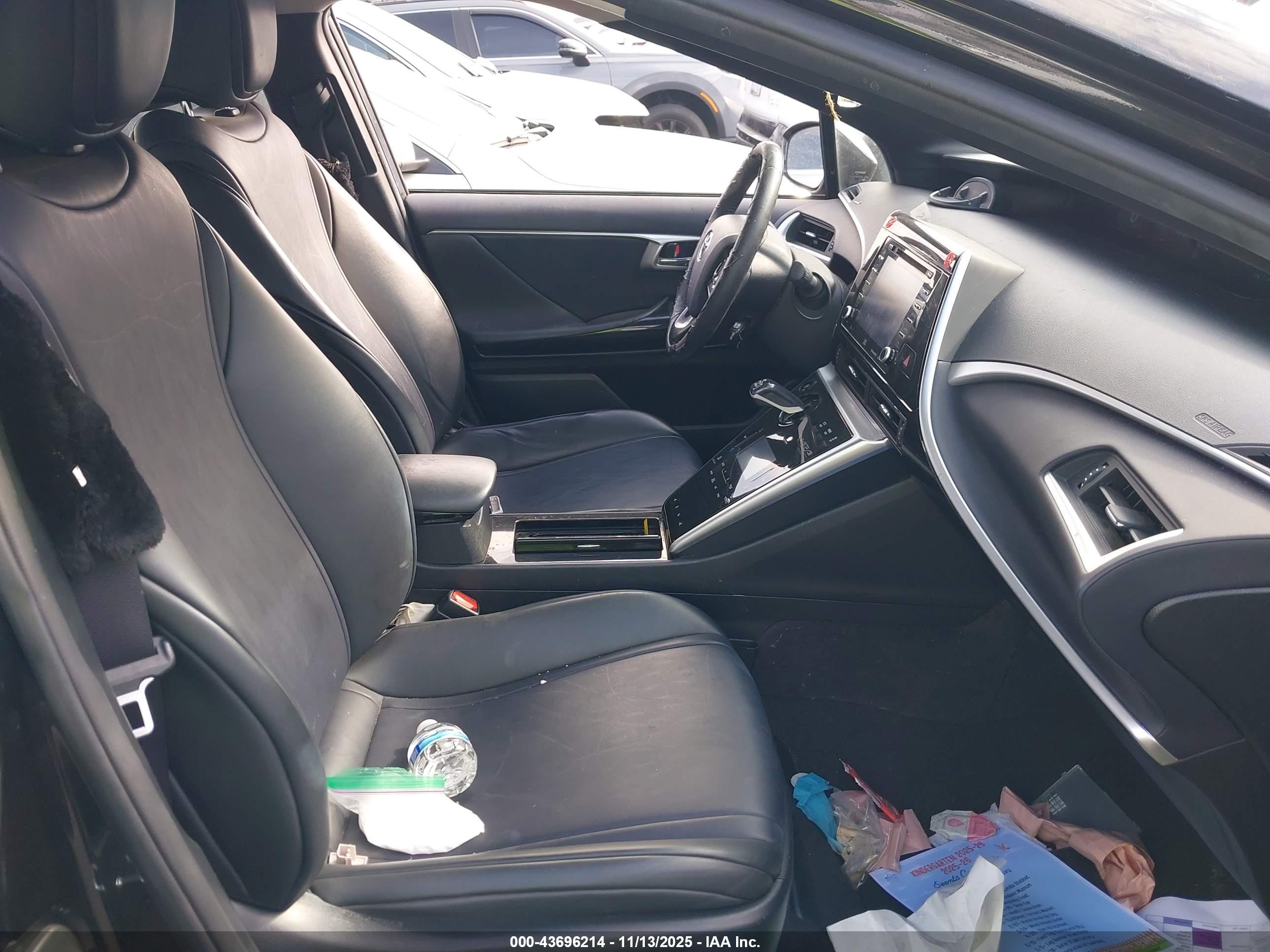 TOYOTA MIRAI image 5