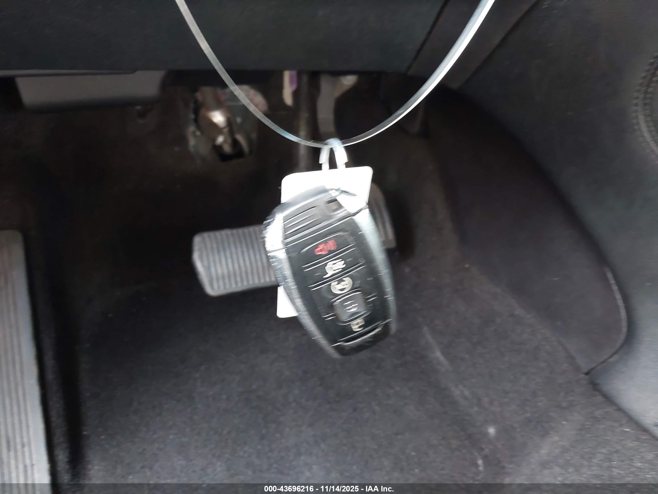 LINCOLN MKC image 11