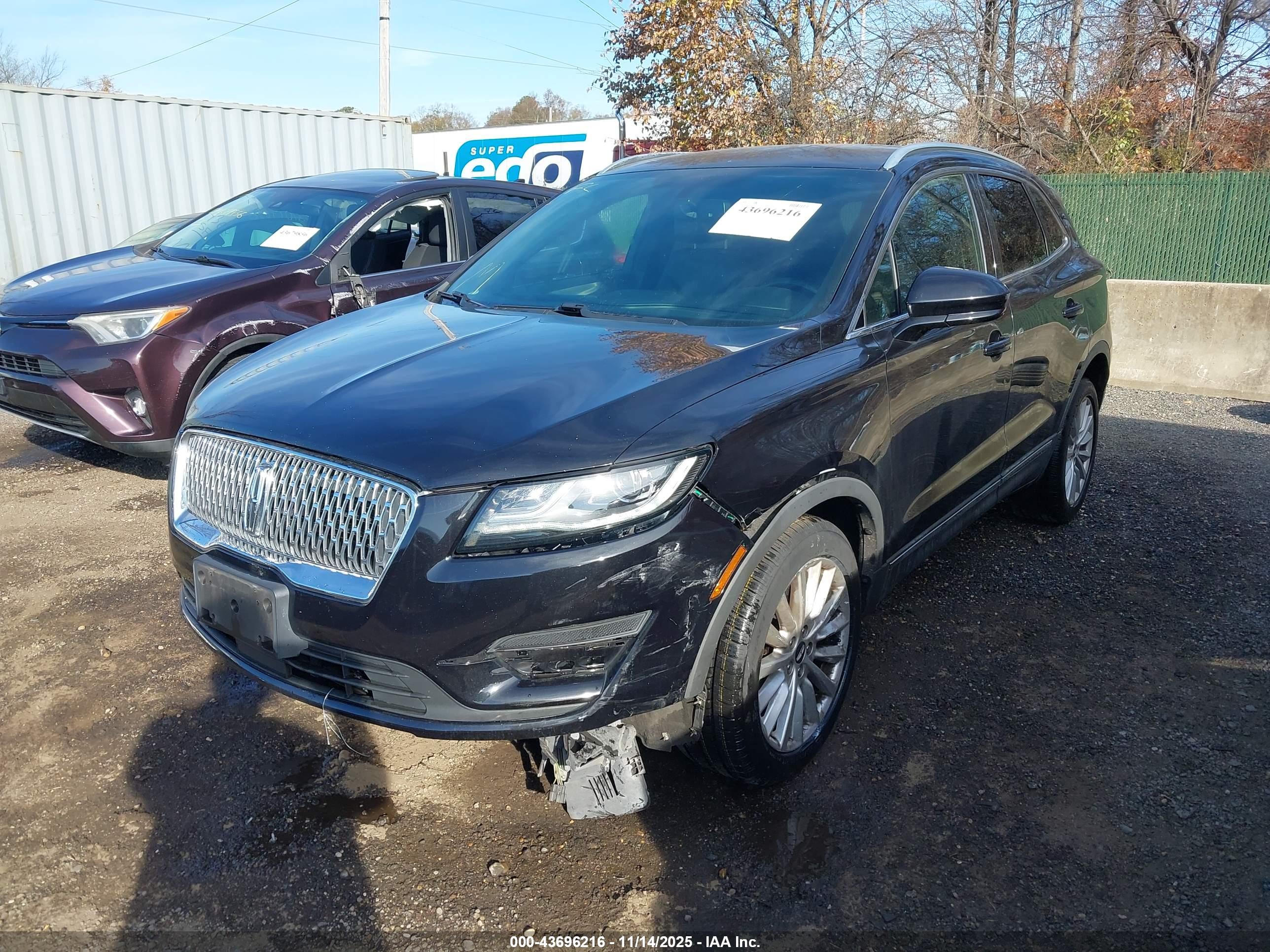 LINCOLN MKC image 2
