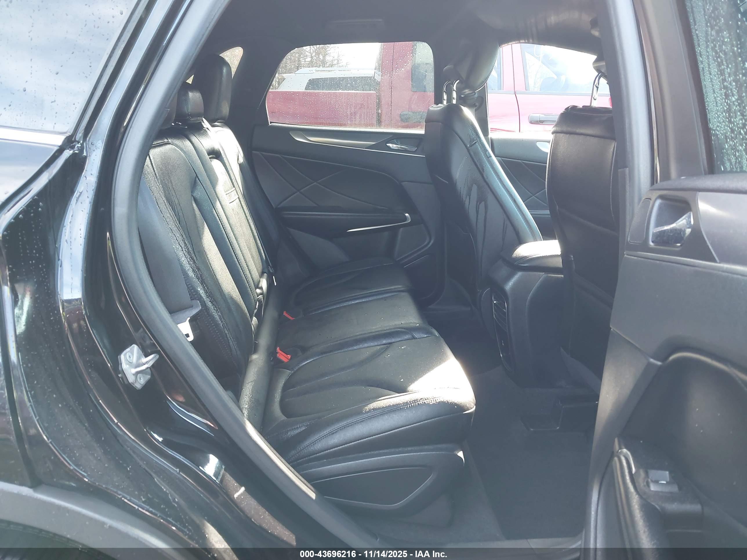LINCOLN MKC image 8