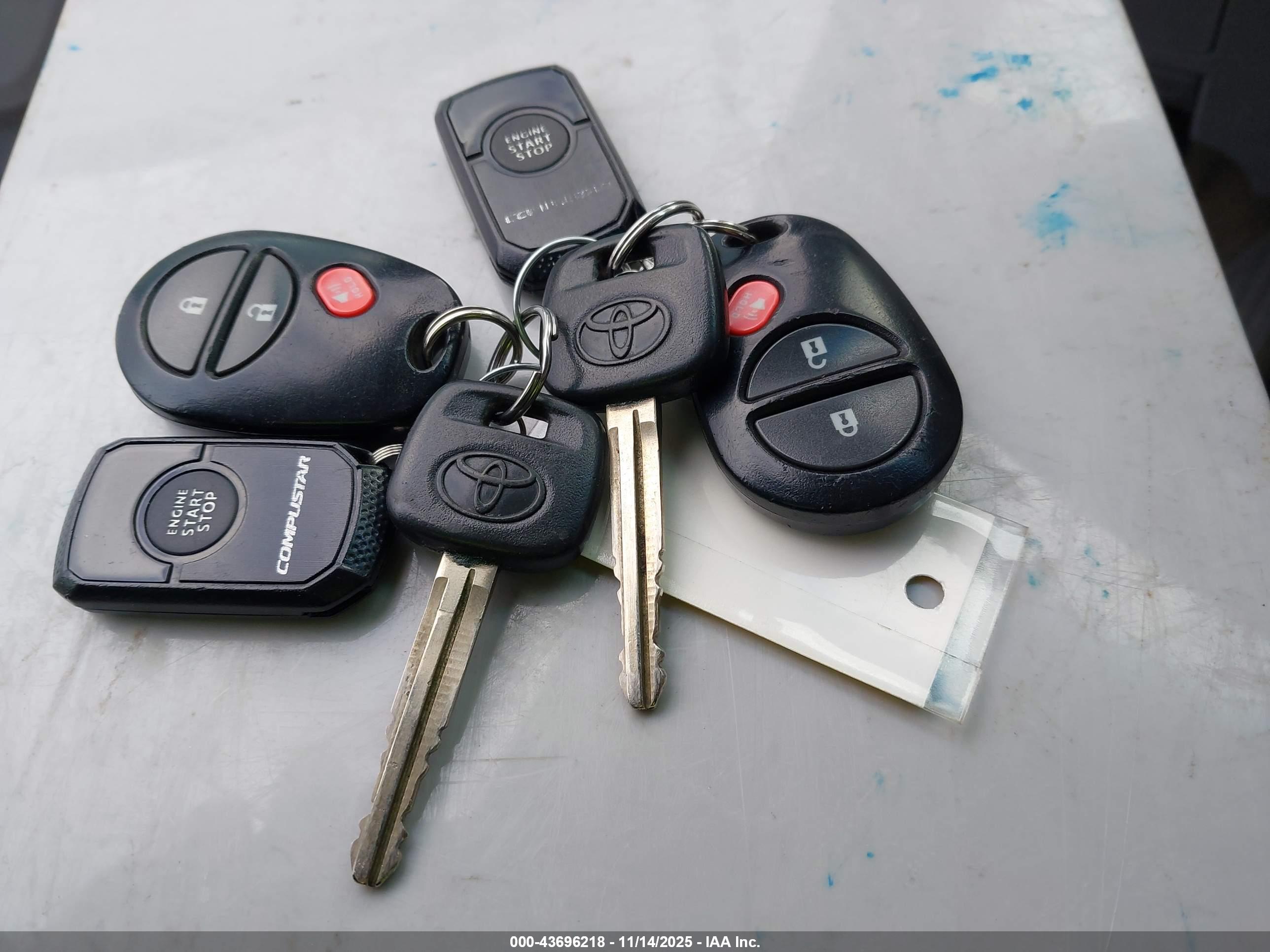 TOYOTA SIENNA image 11