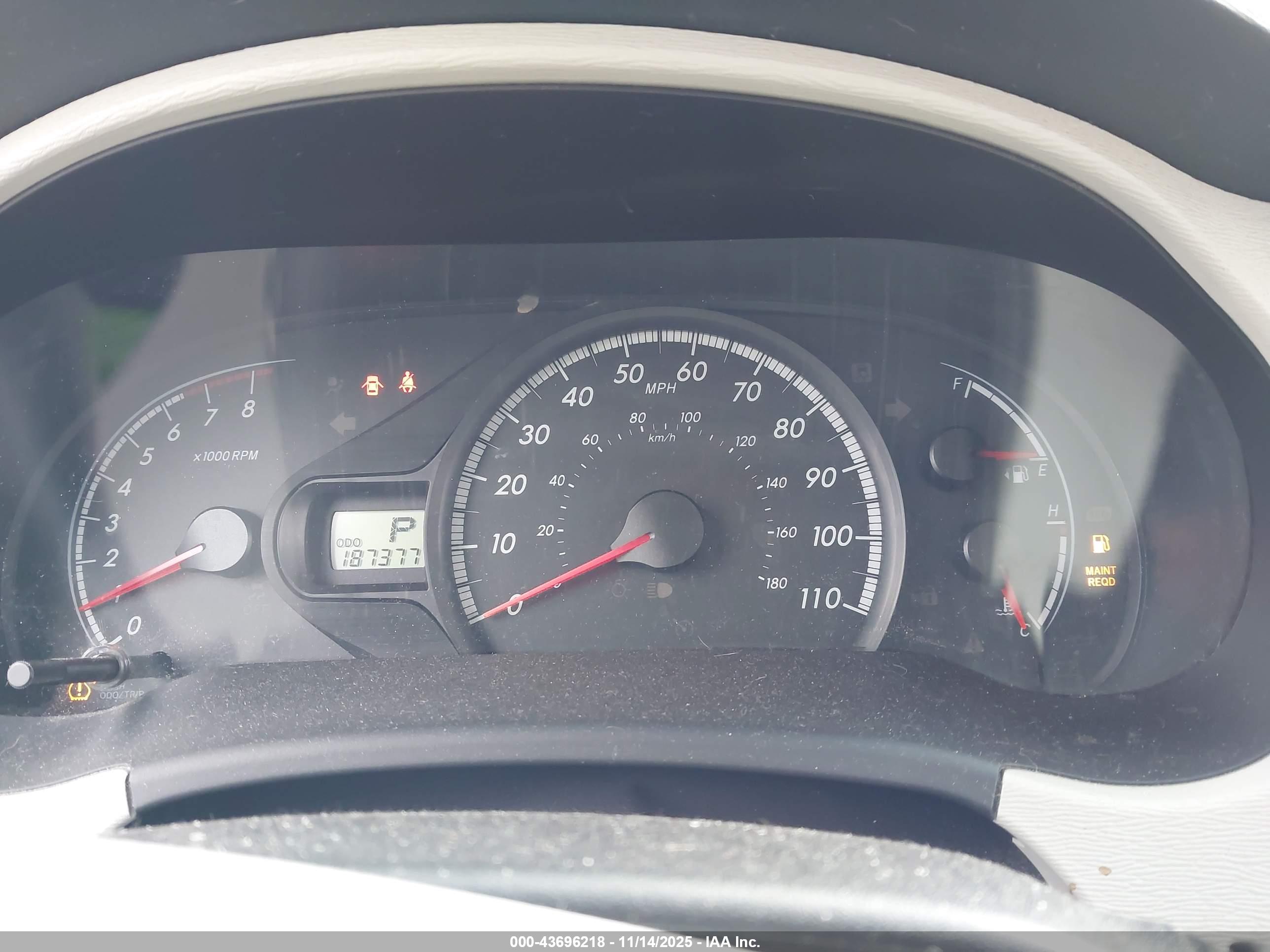 TOYOTA SIENNA image 7