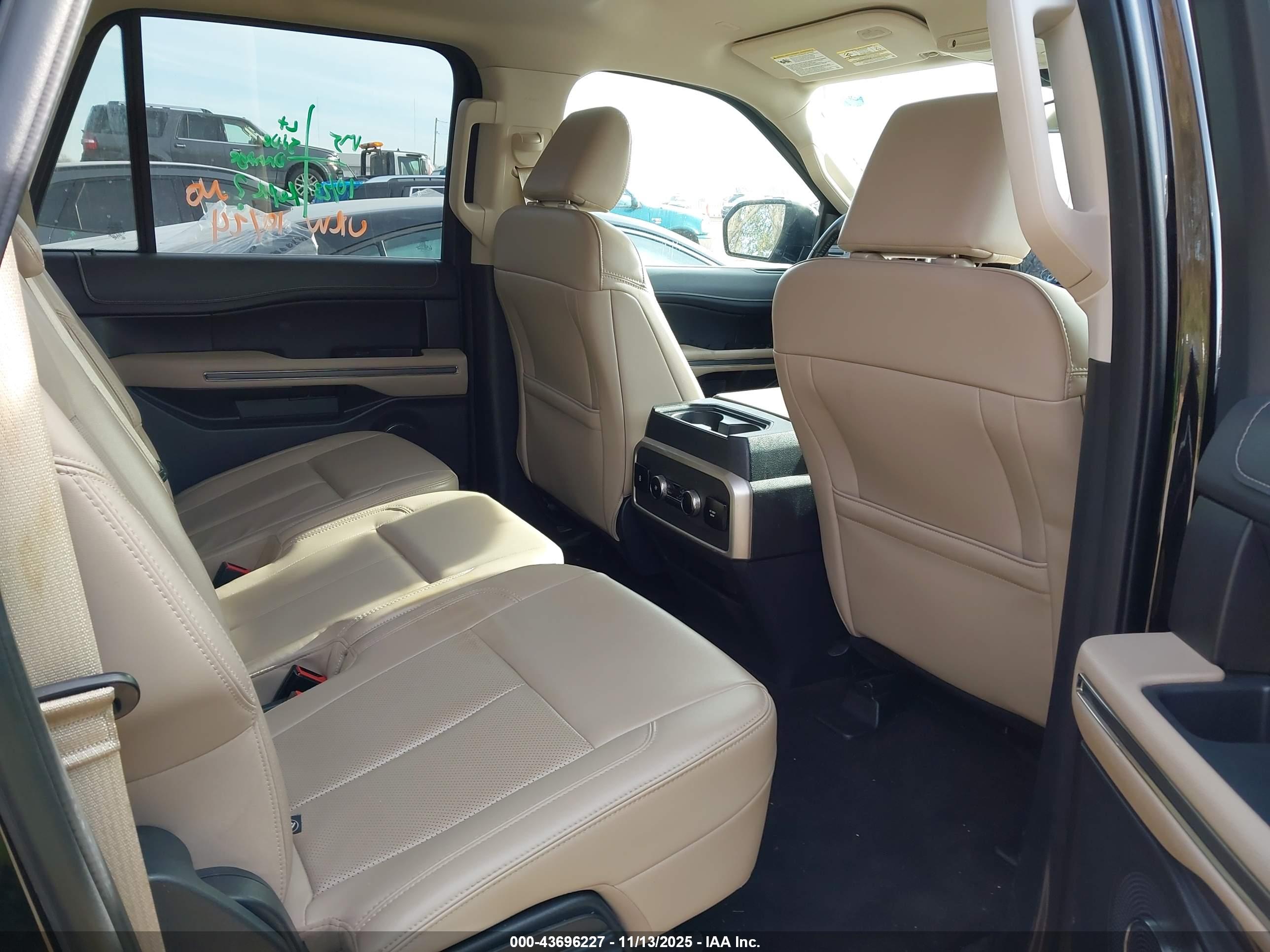 FORD EXPEDITION image 8