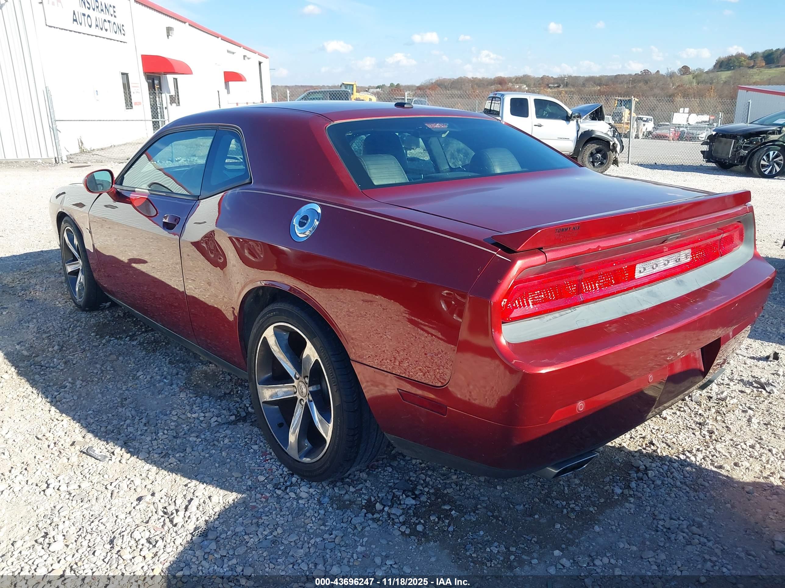 DODGE CHALLENGER image 3
