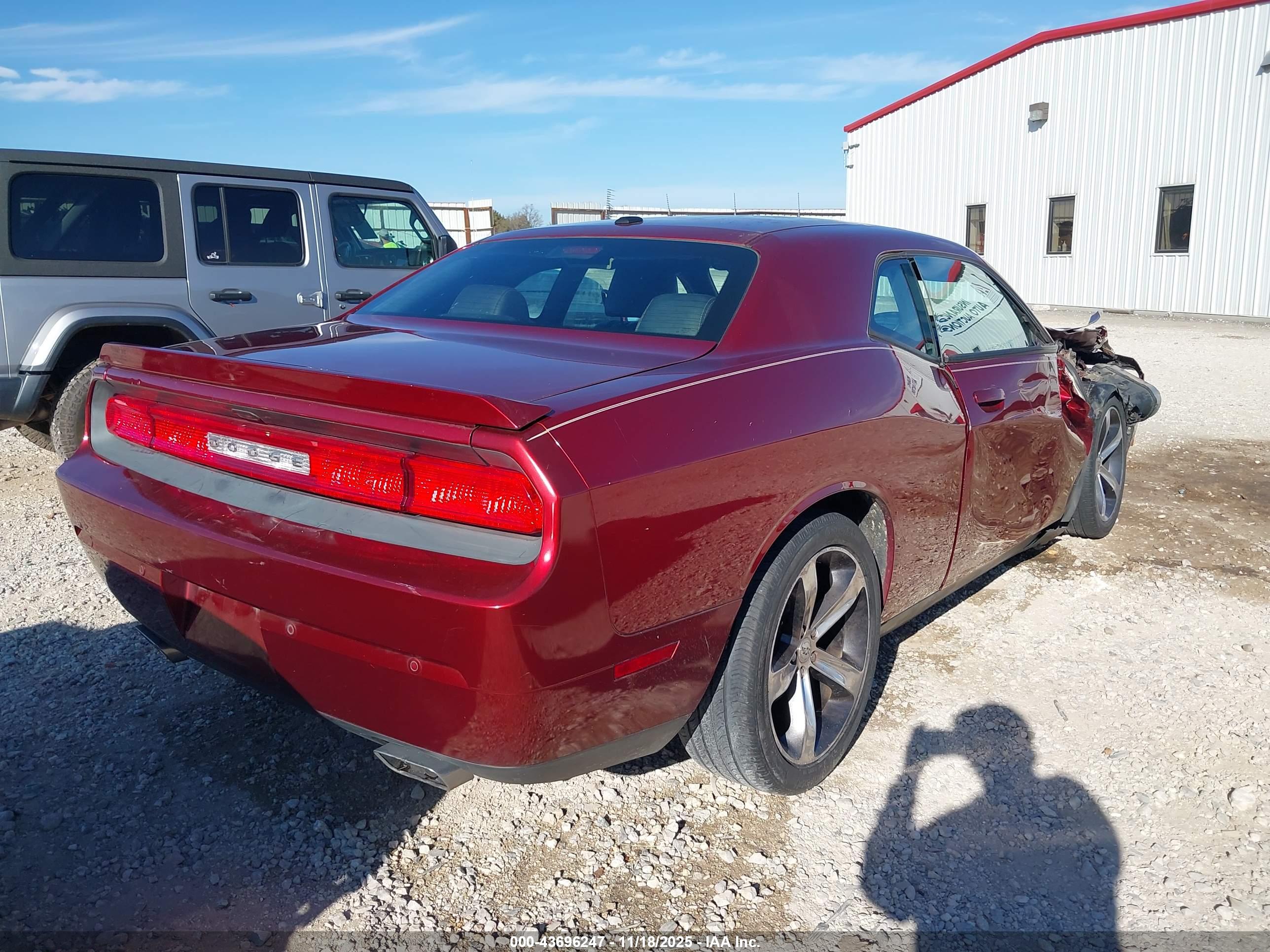 DODGE CHALLENGER image 4