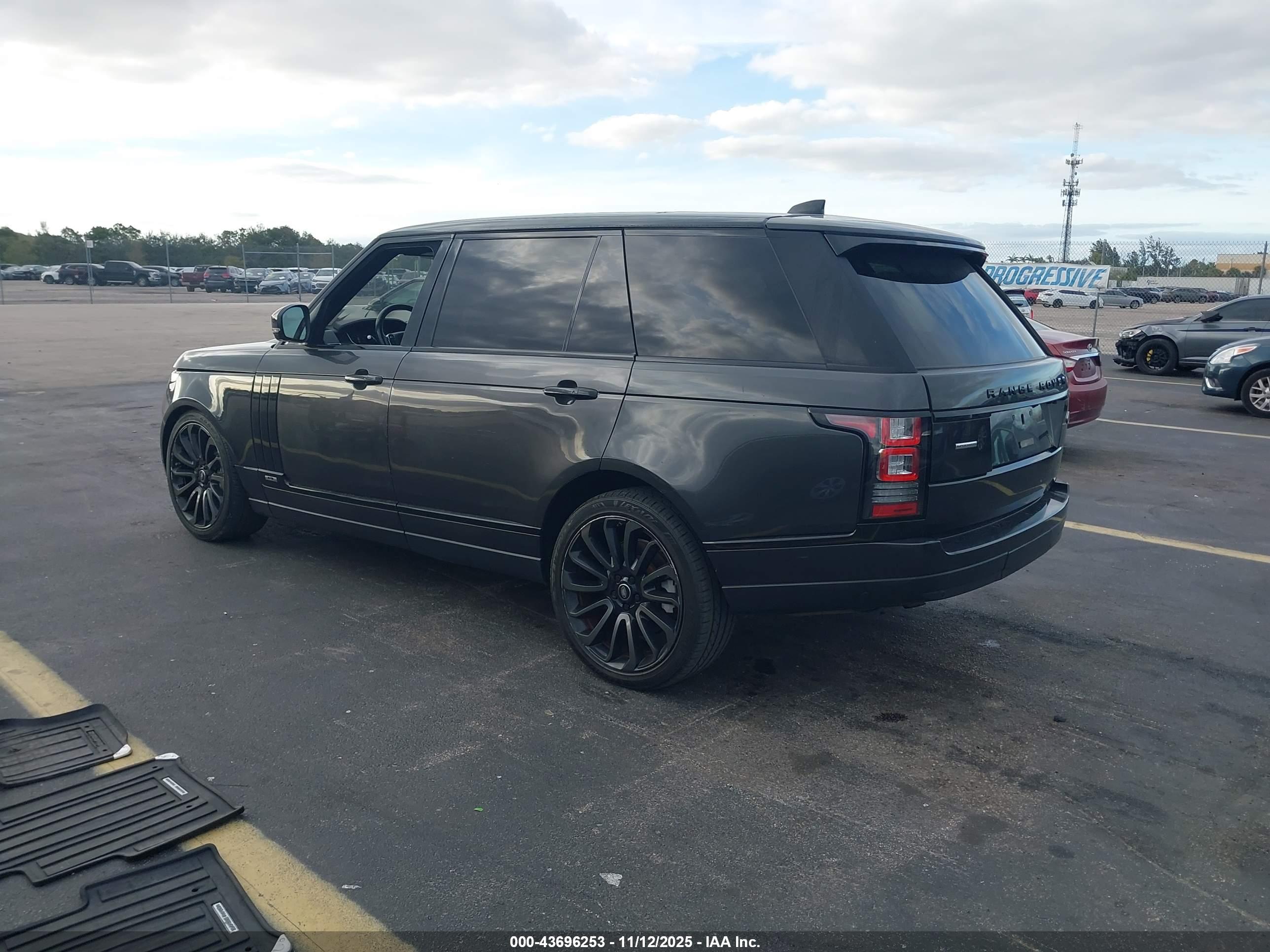 LAND ROVER image 3