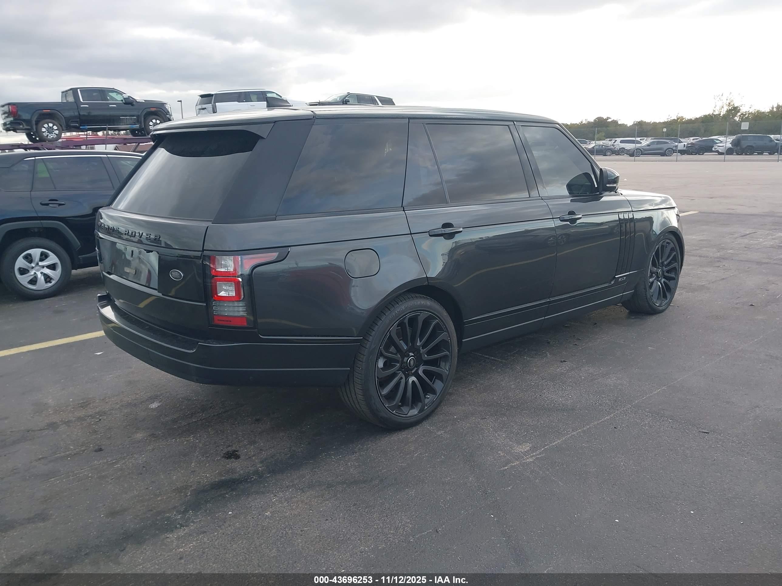 LAND ROVER image 4