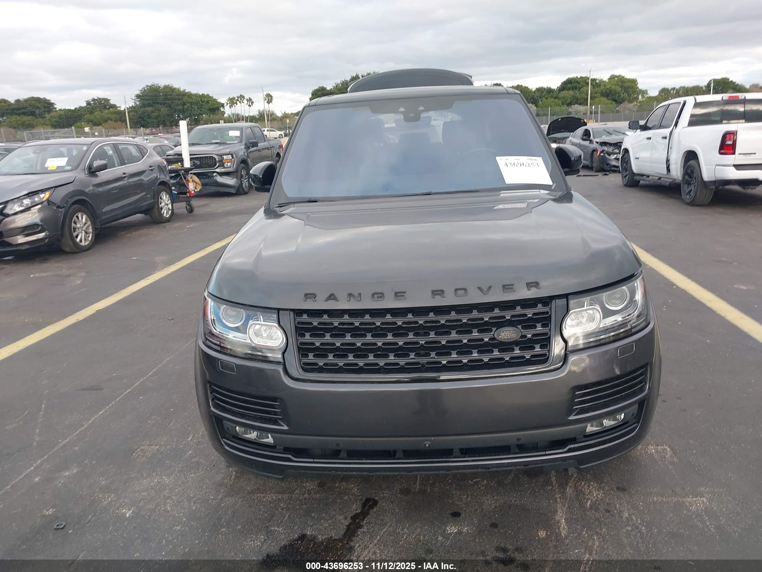 LAND ROVER image 6
