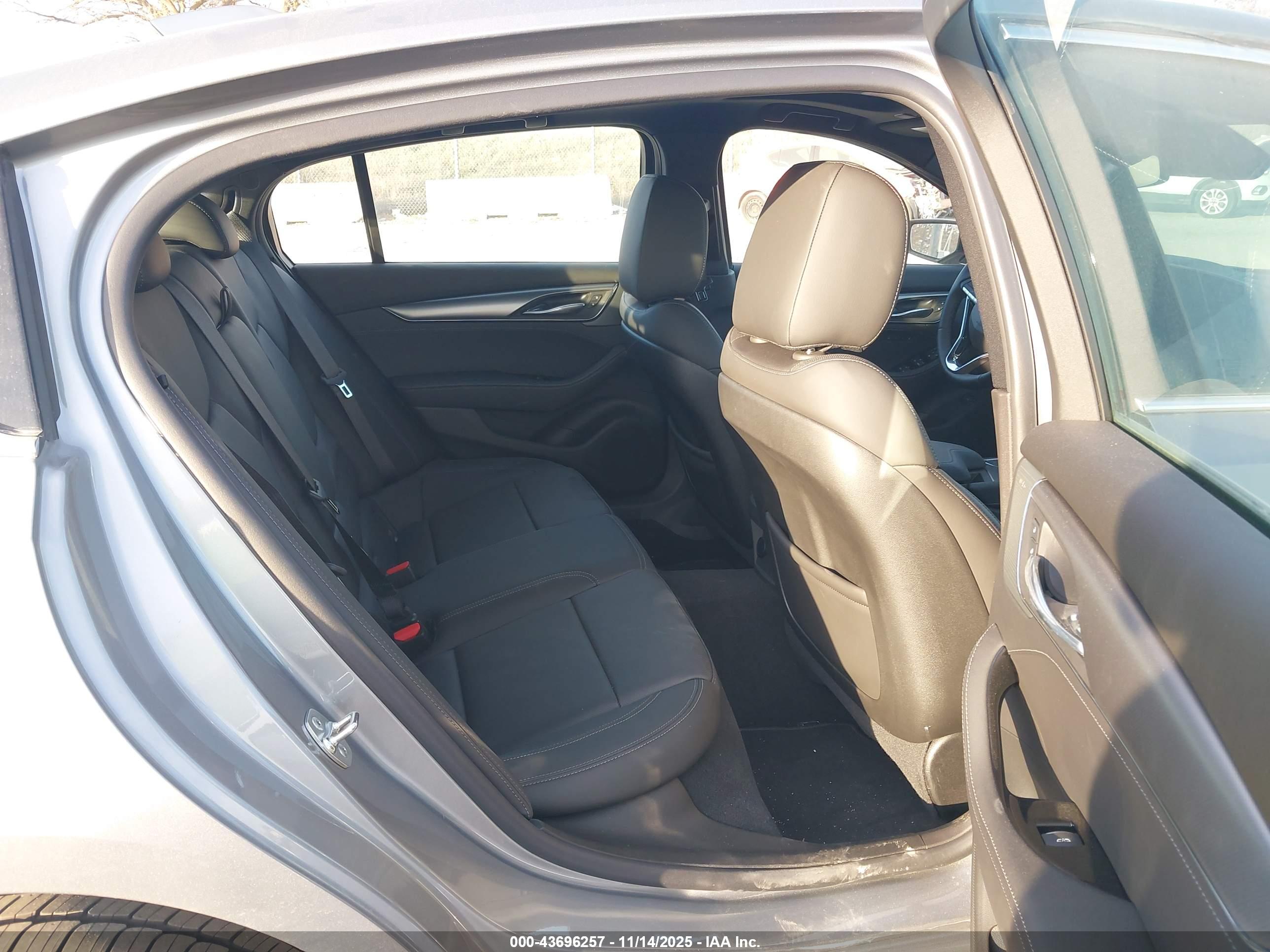 CADILLAC CT5 image 8