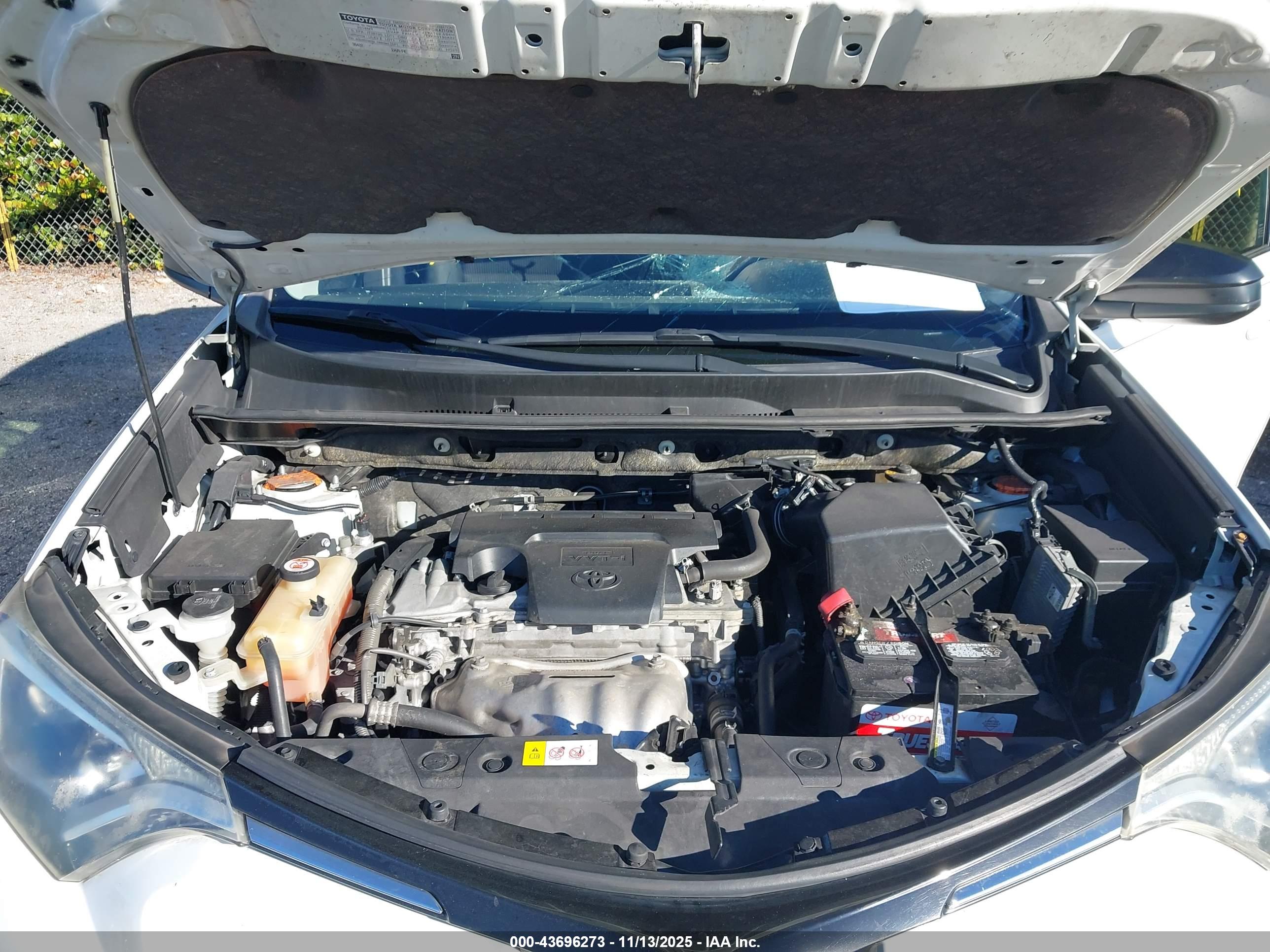 TOYOTA RAV4 image 10