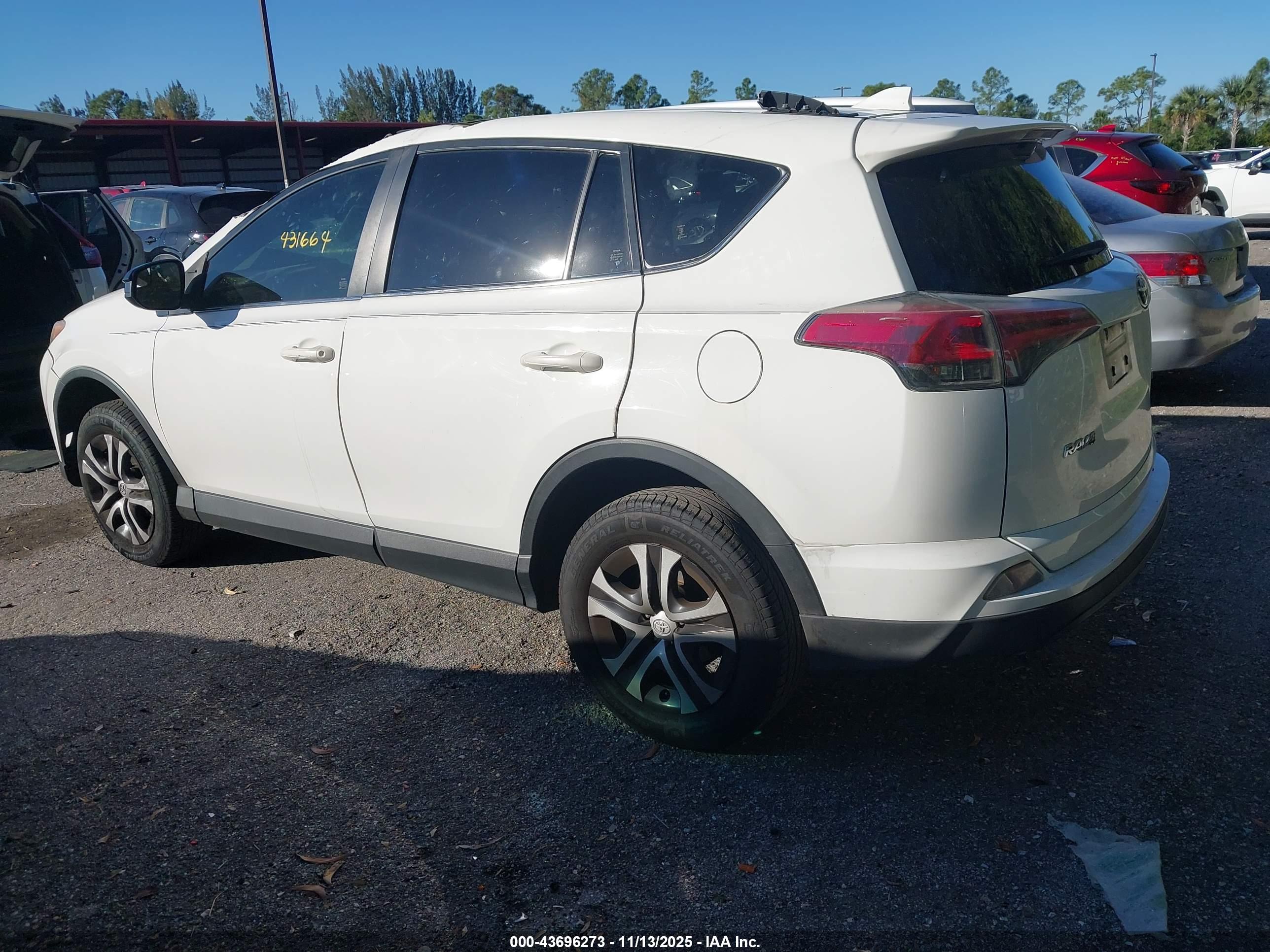 TOYOTA RAV4 image 3