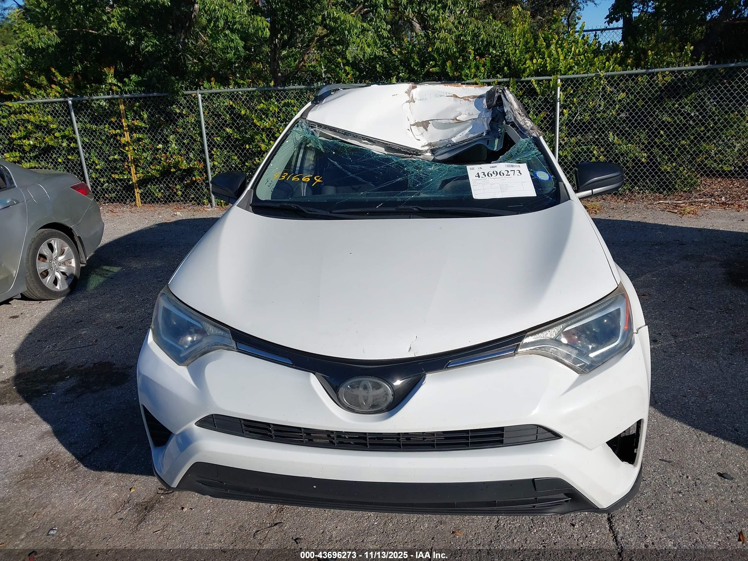 TOYOTA RAV4 image 6