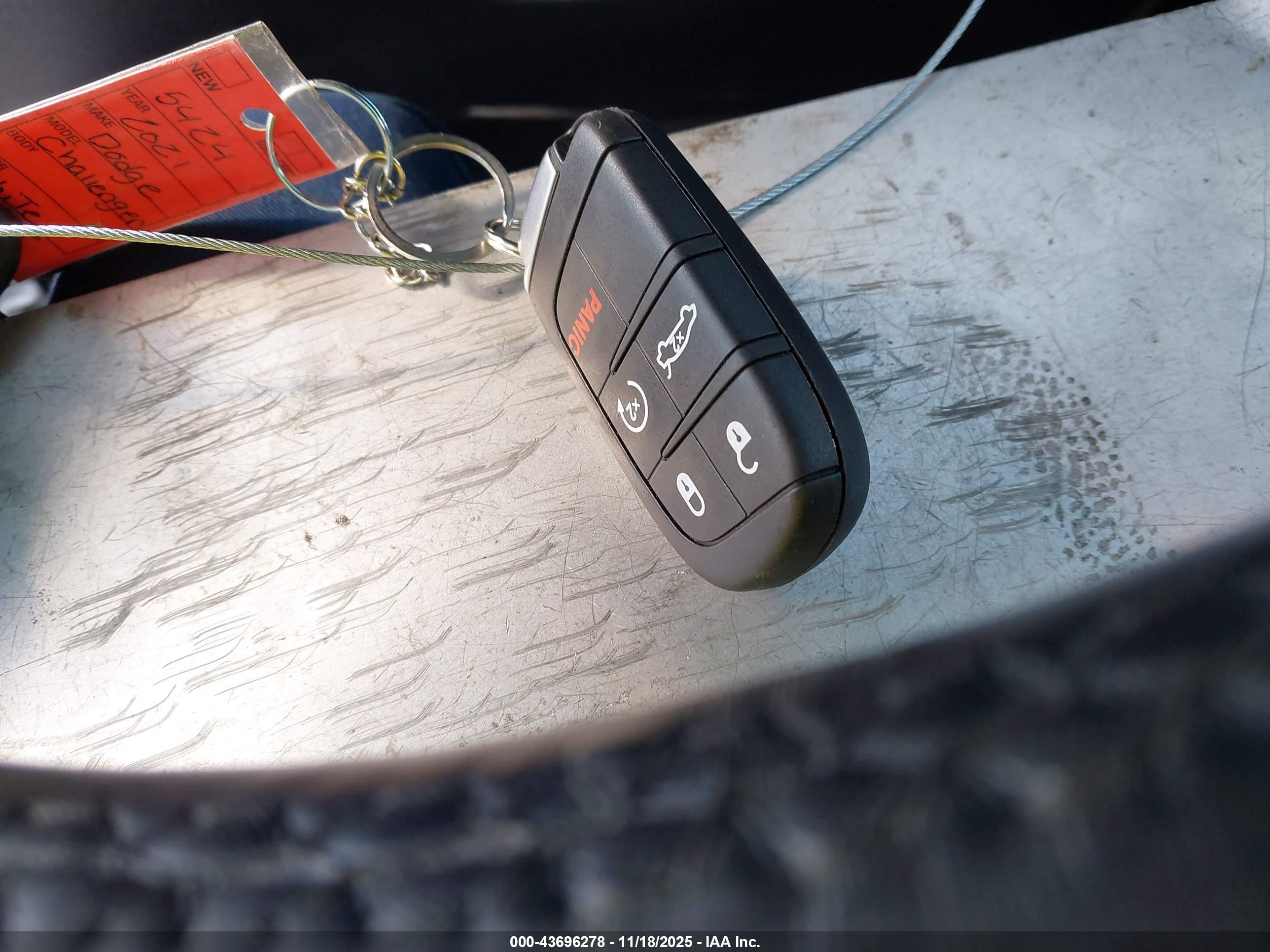 DODGE CHALLENGER image 11