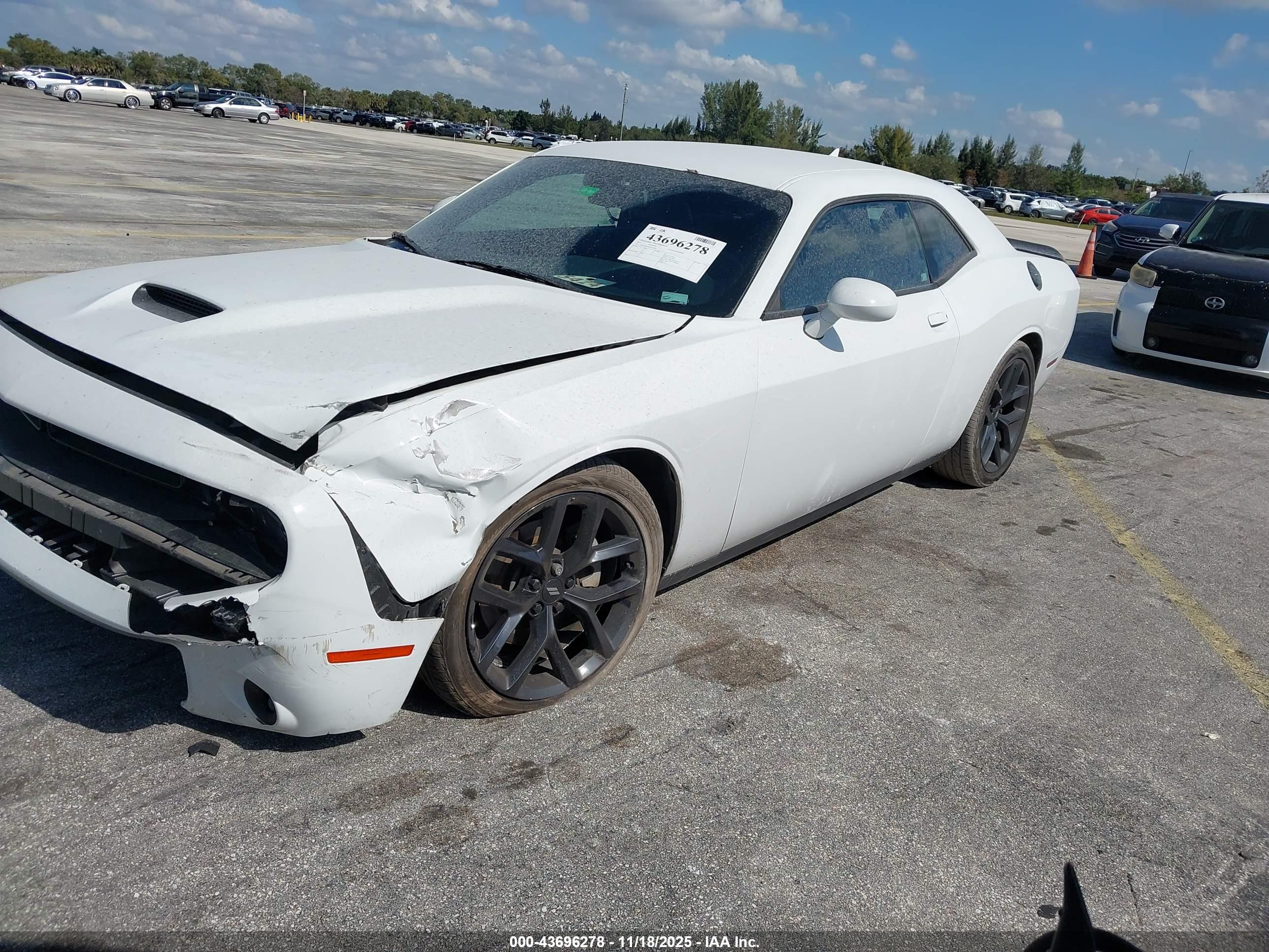 DODGE CHALLENGER image 2