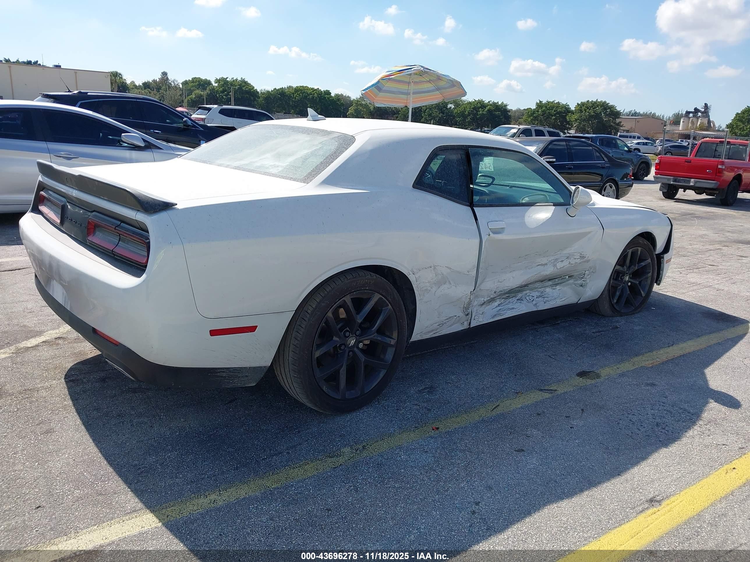 DODGE CHALLENGER image 4