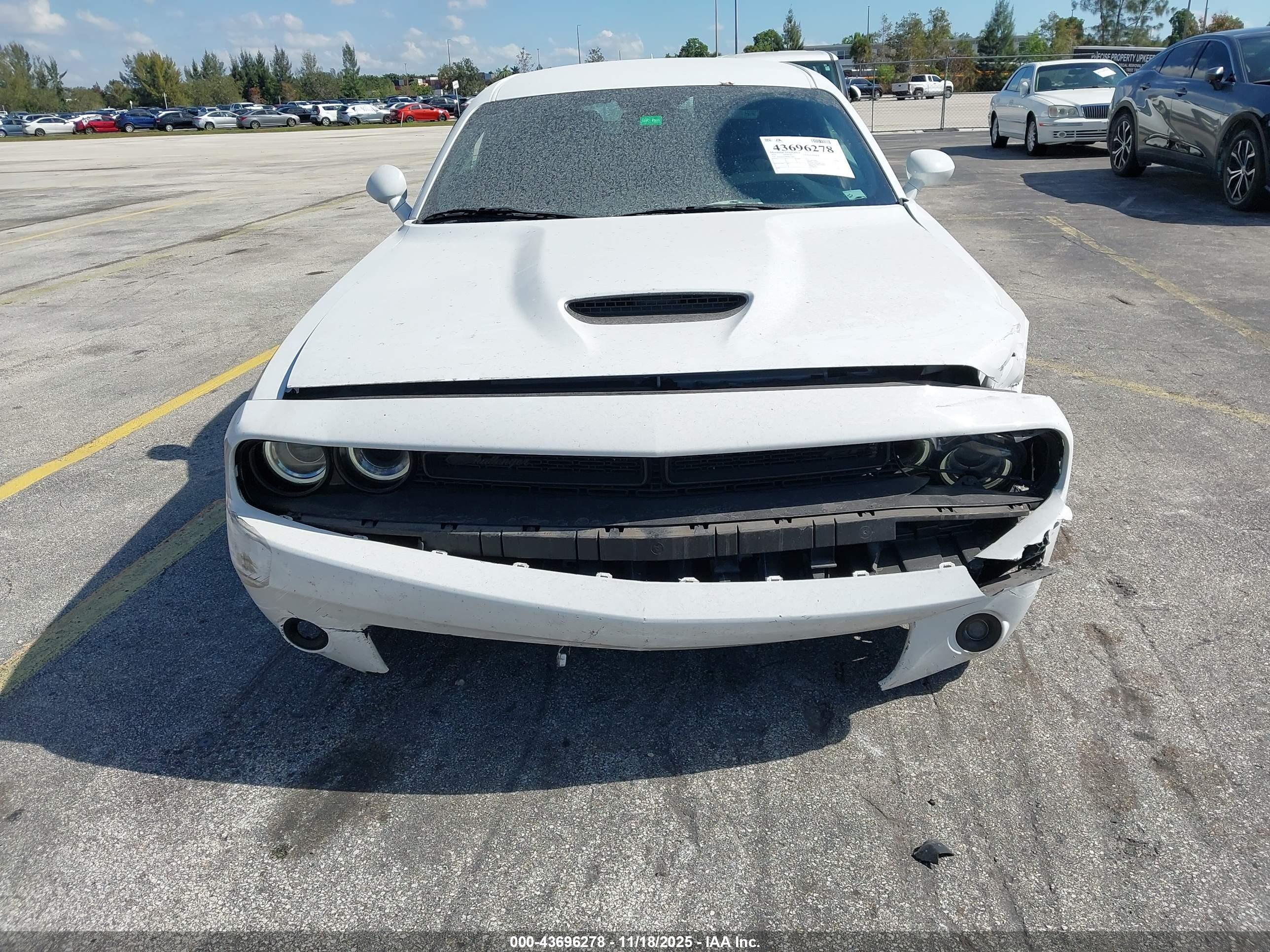 DODGE CHALLENGER image 6